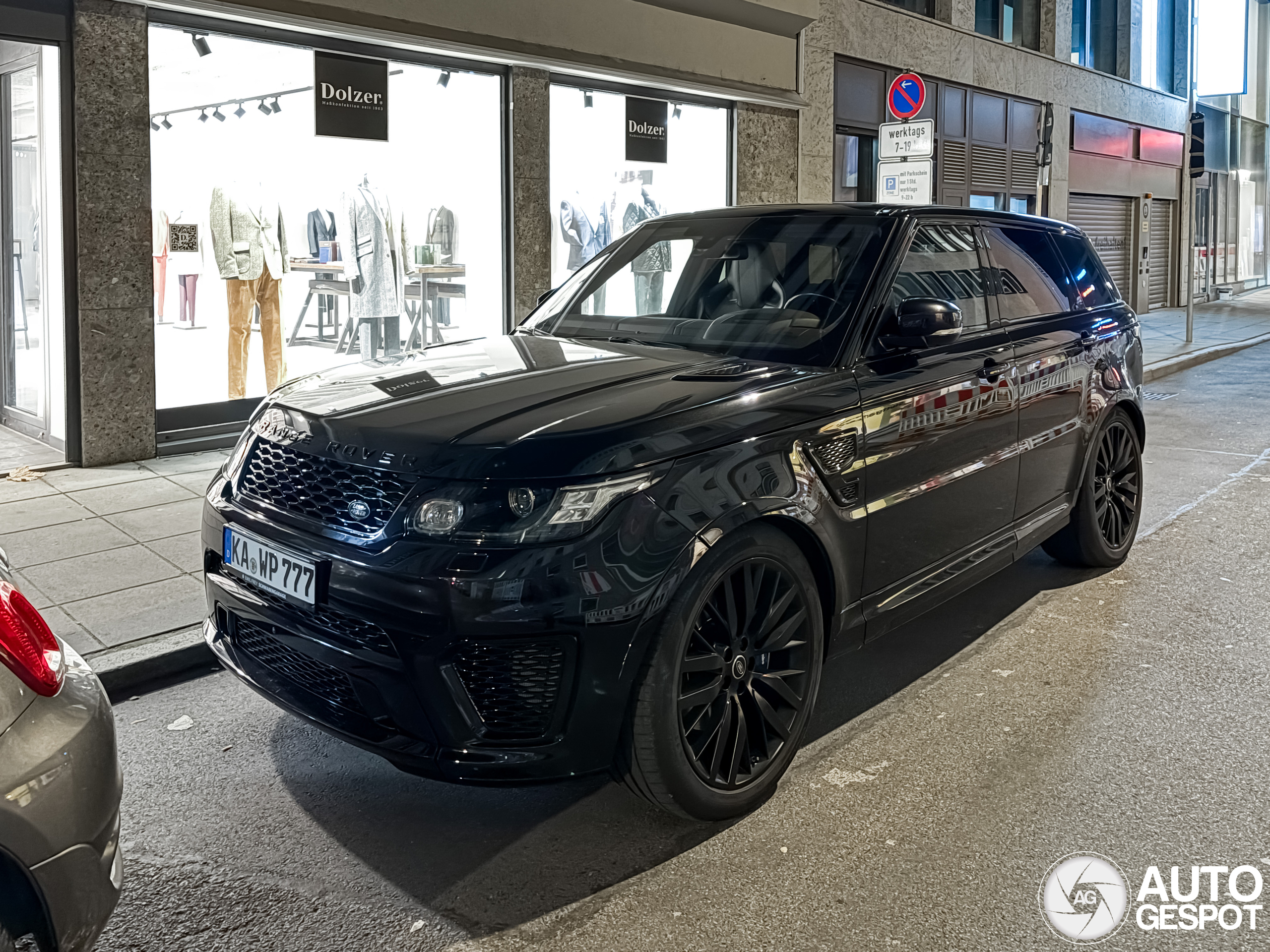 Land Rover Range Rover Sport SVR 18 December 2024 Autogespot