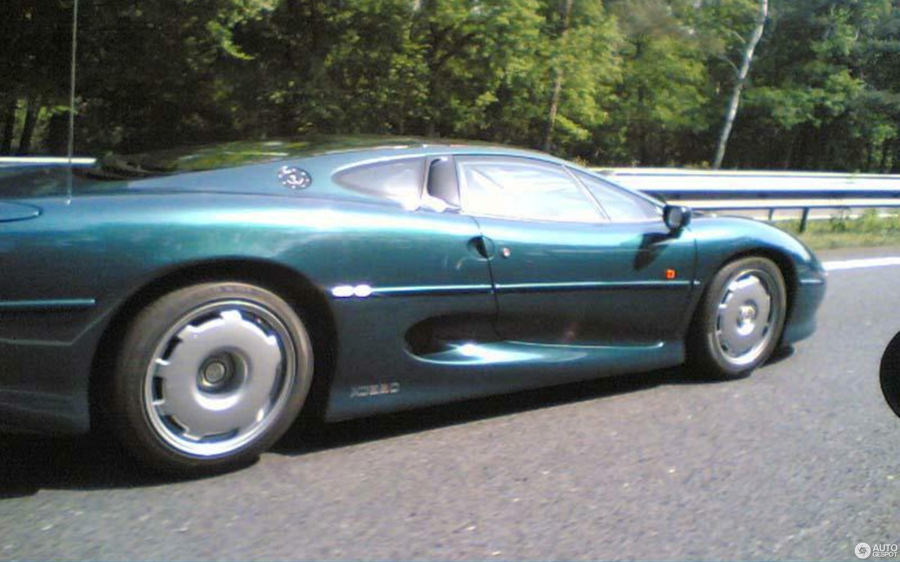 Jaguar XJ220