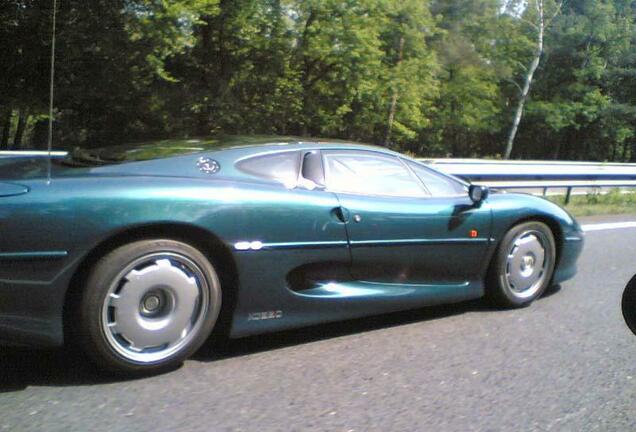 Jaguar XJ220