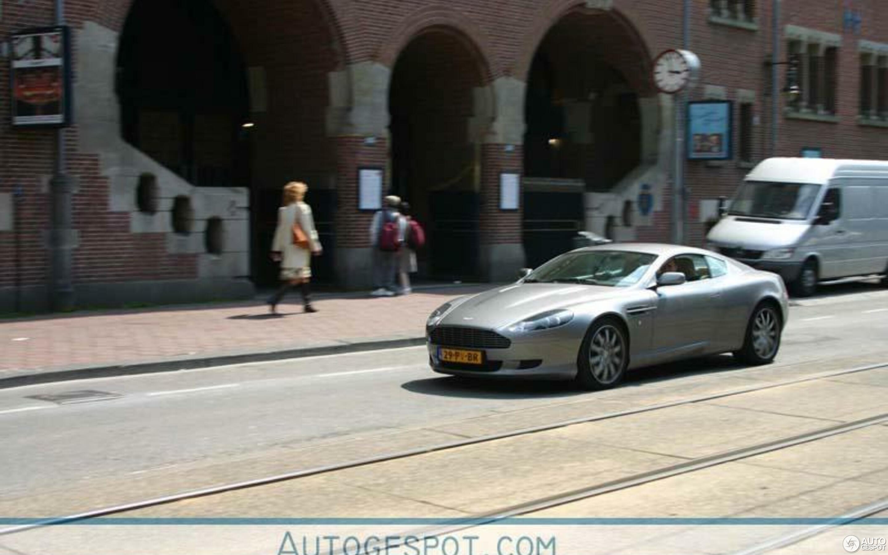 Aston Martin DB9