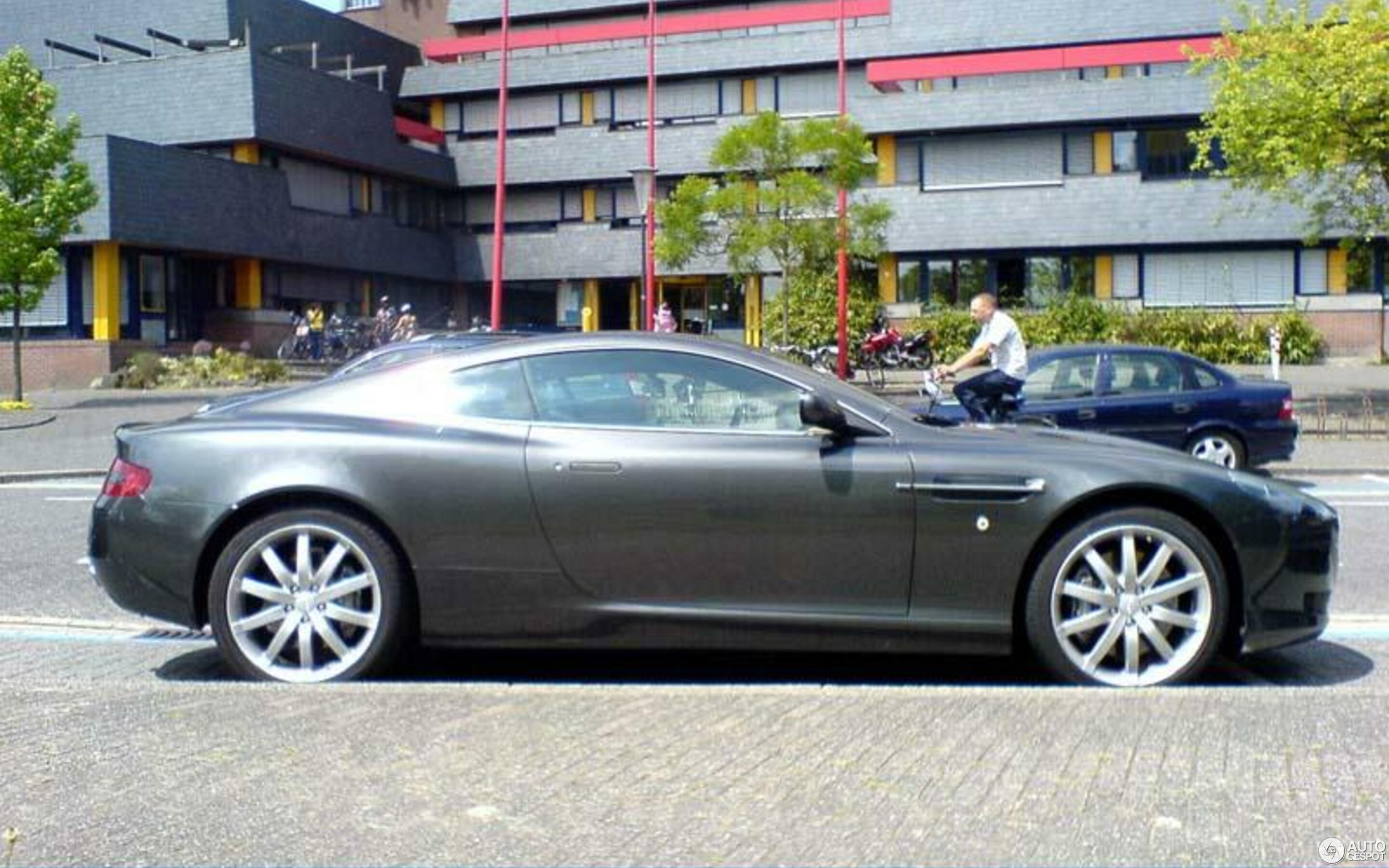 Aston Martin DB9