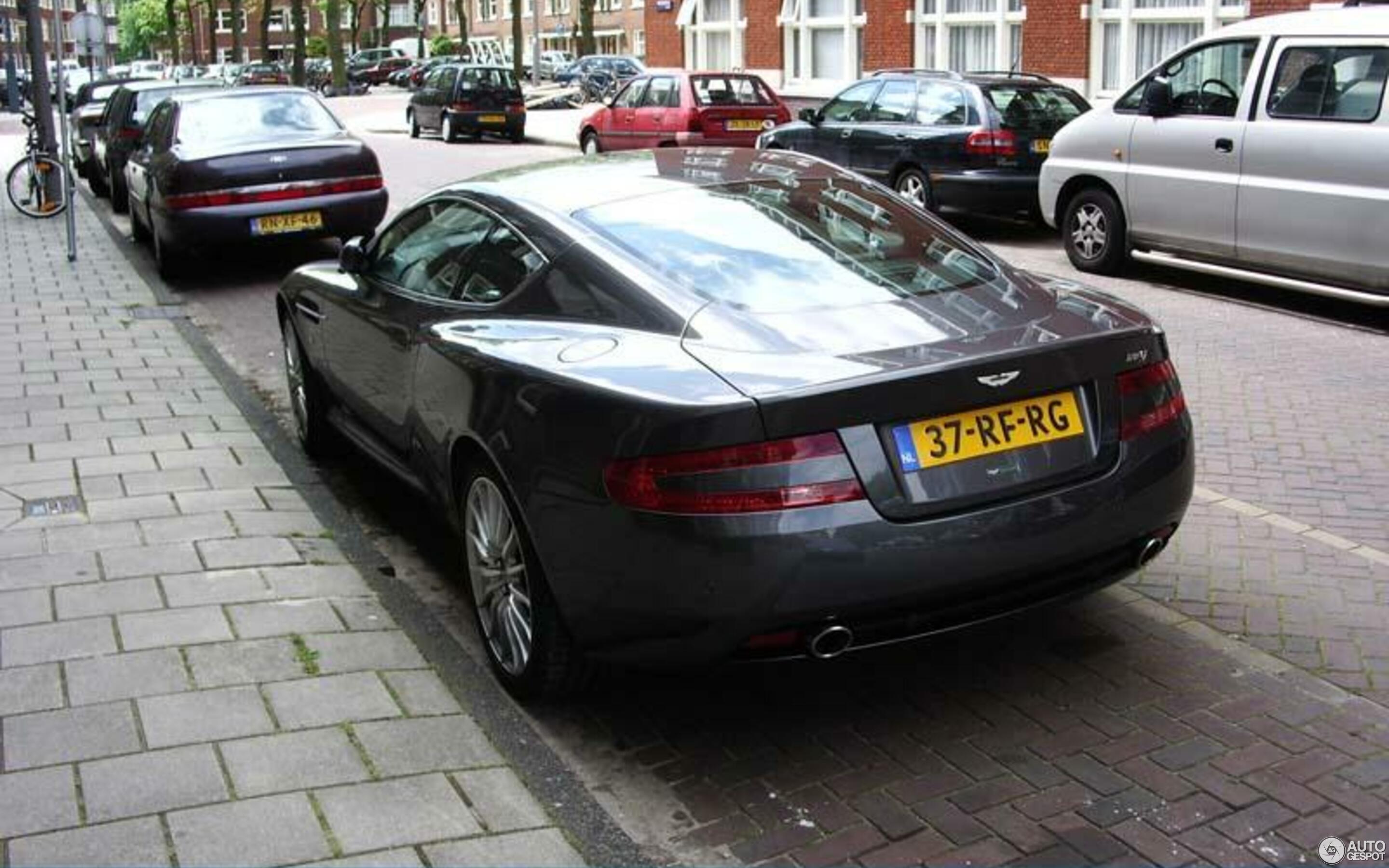 Aston Martin DB9