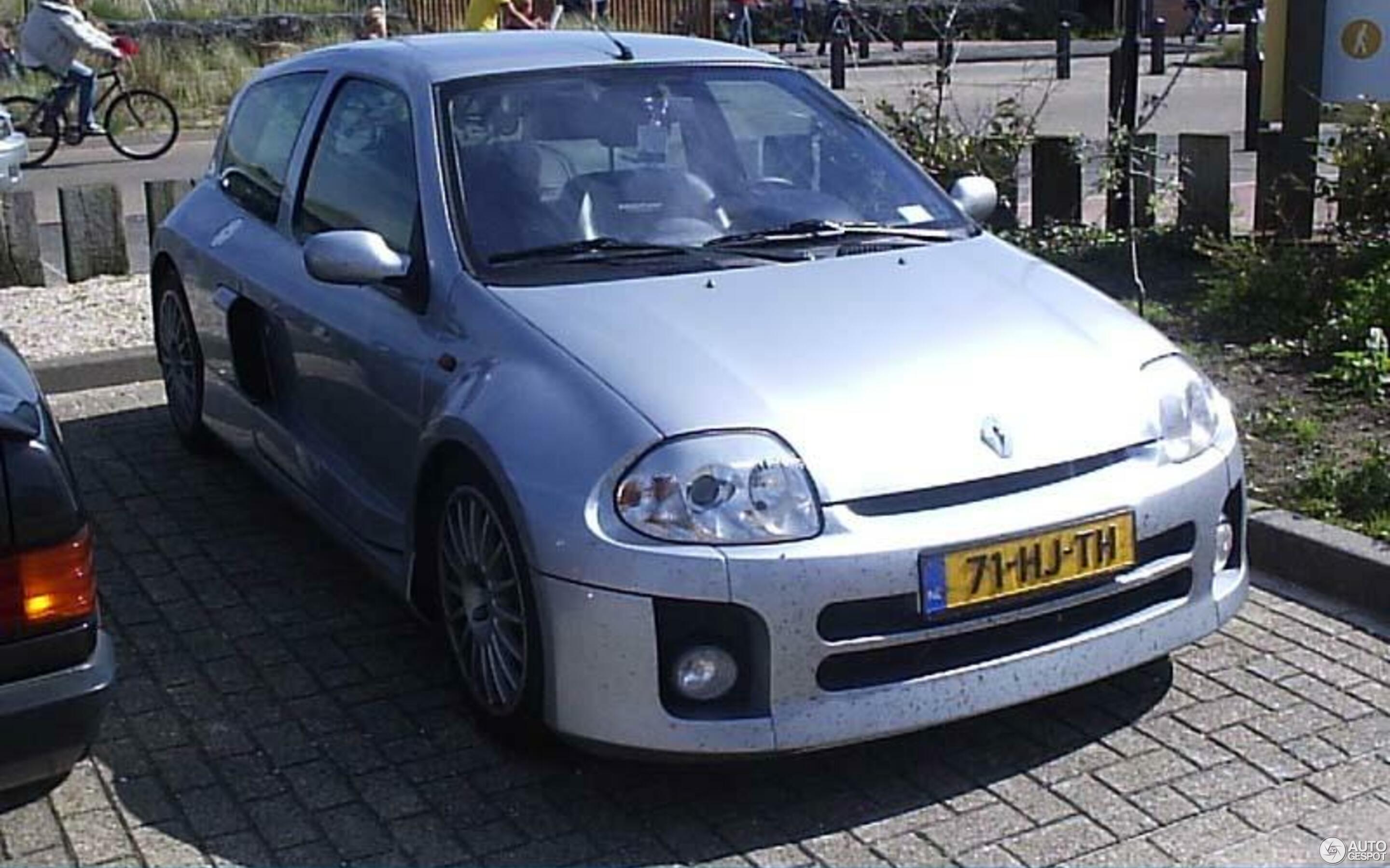 Renault Clio V6