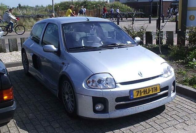 Renault Clio V6