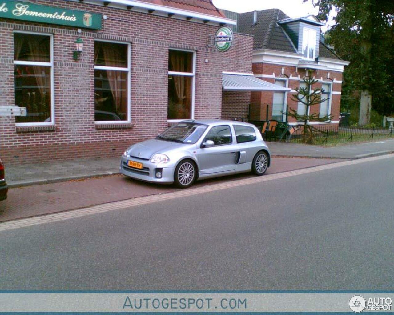 Renault Clio V6