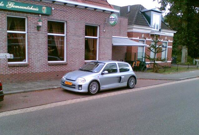 Renault Clio V6