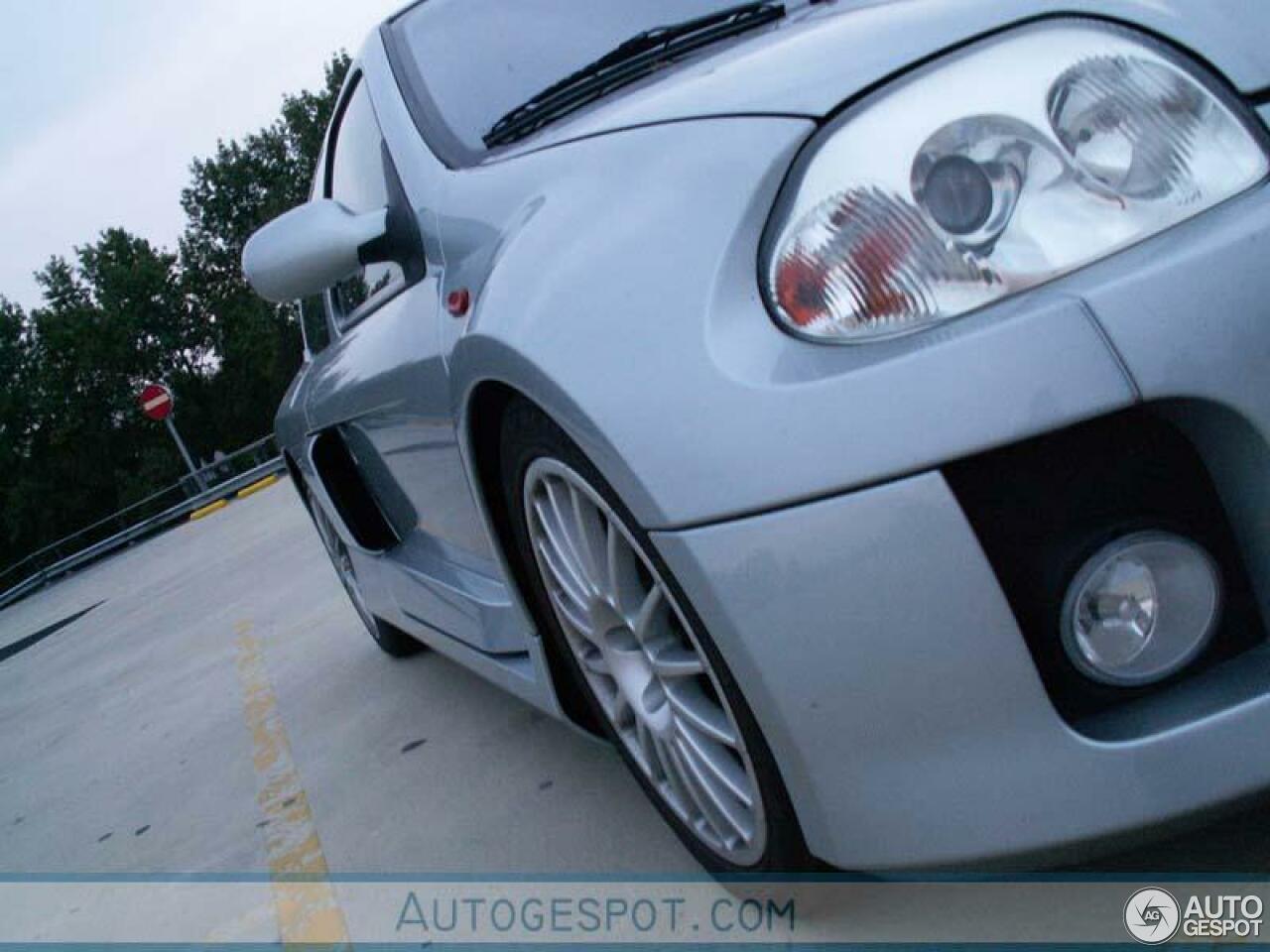 Renault Clio V6