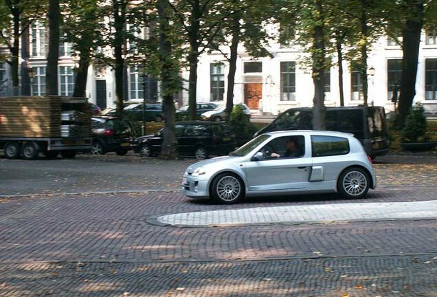 Renault Clio V6