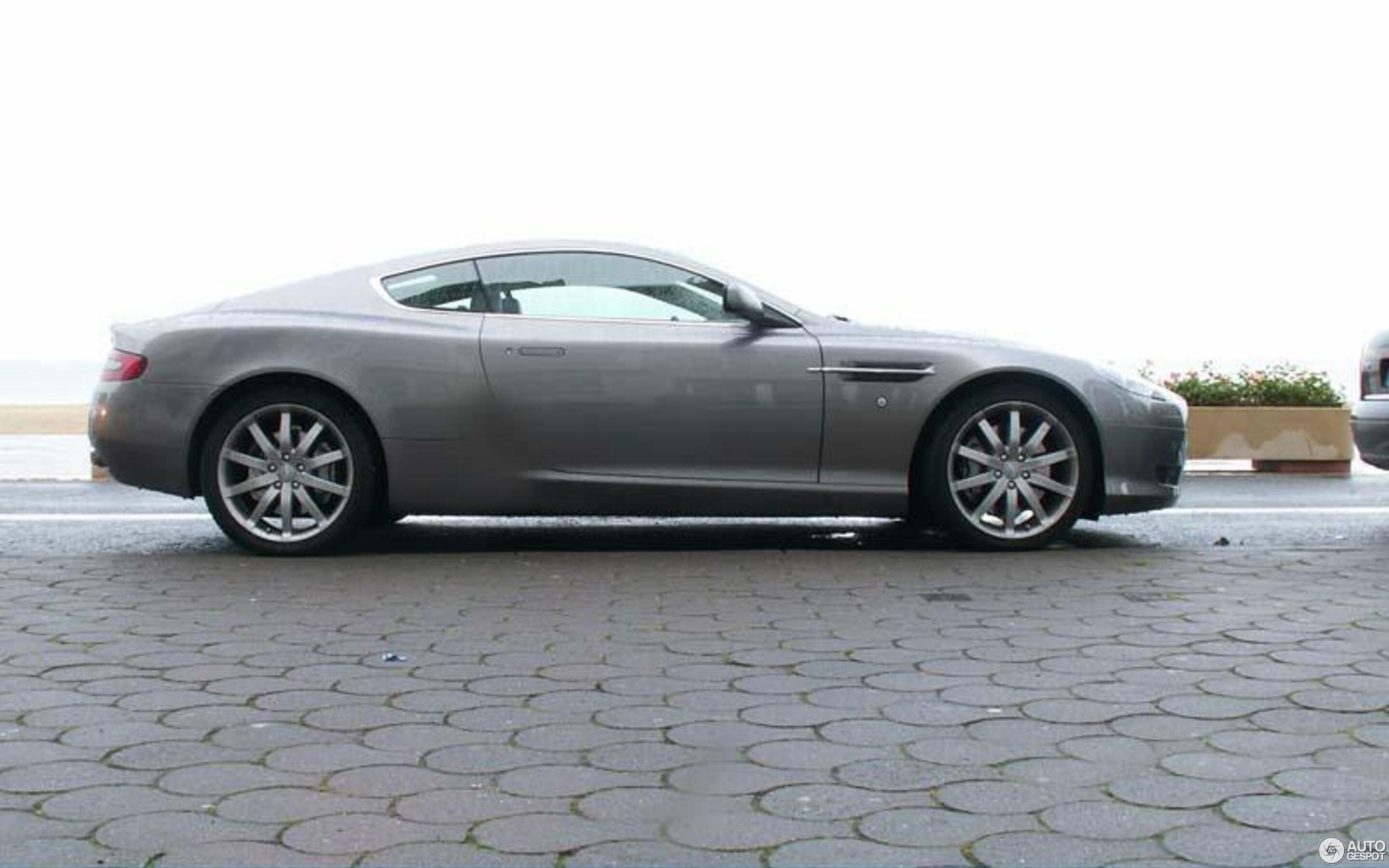 Aston Martin DB9