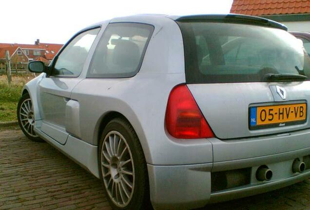 Renault Clio V6