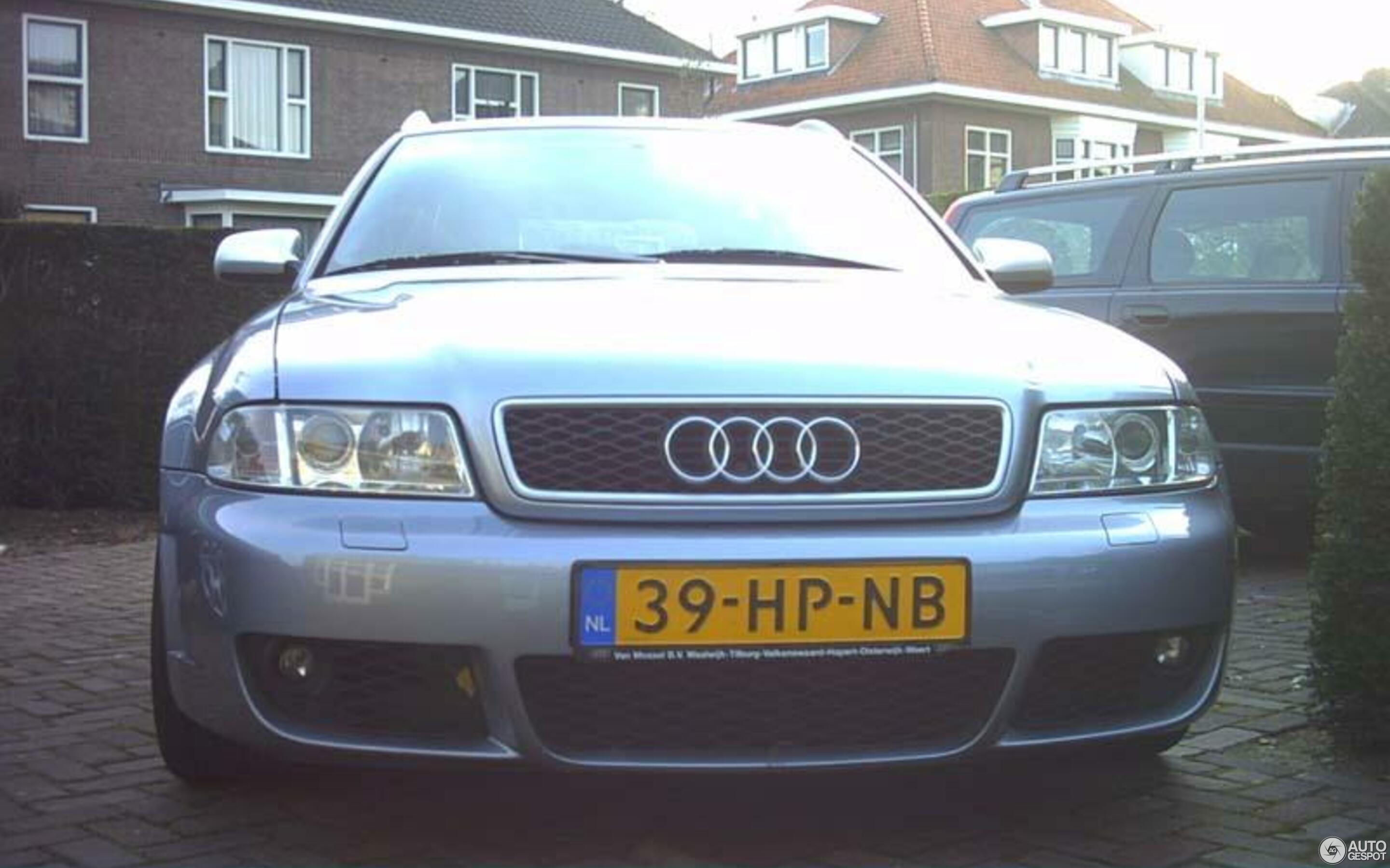 Audi RS4 Avant B5