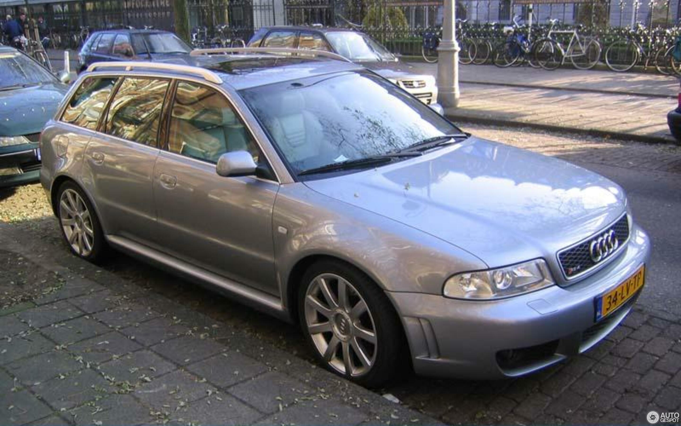 Audi RS4 Avant B5