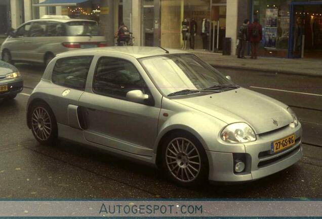 Renault Clio V6