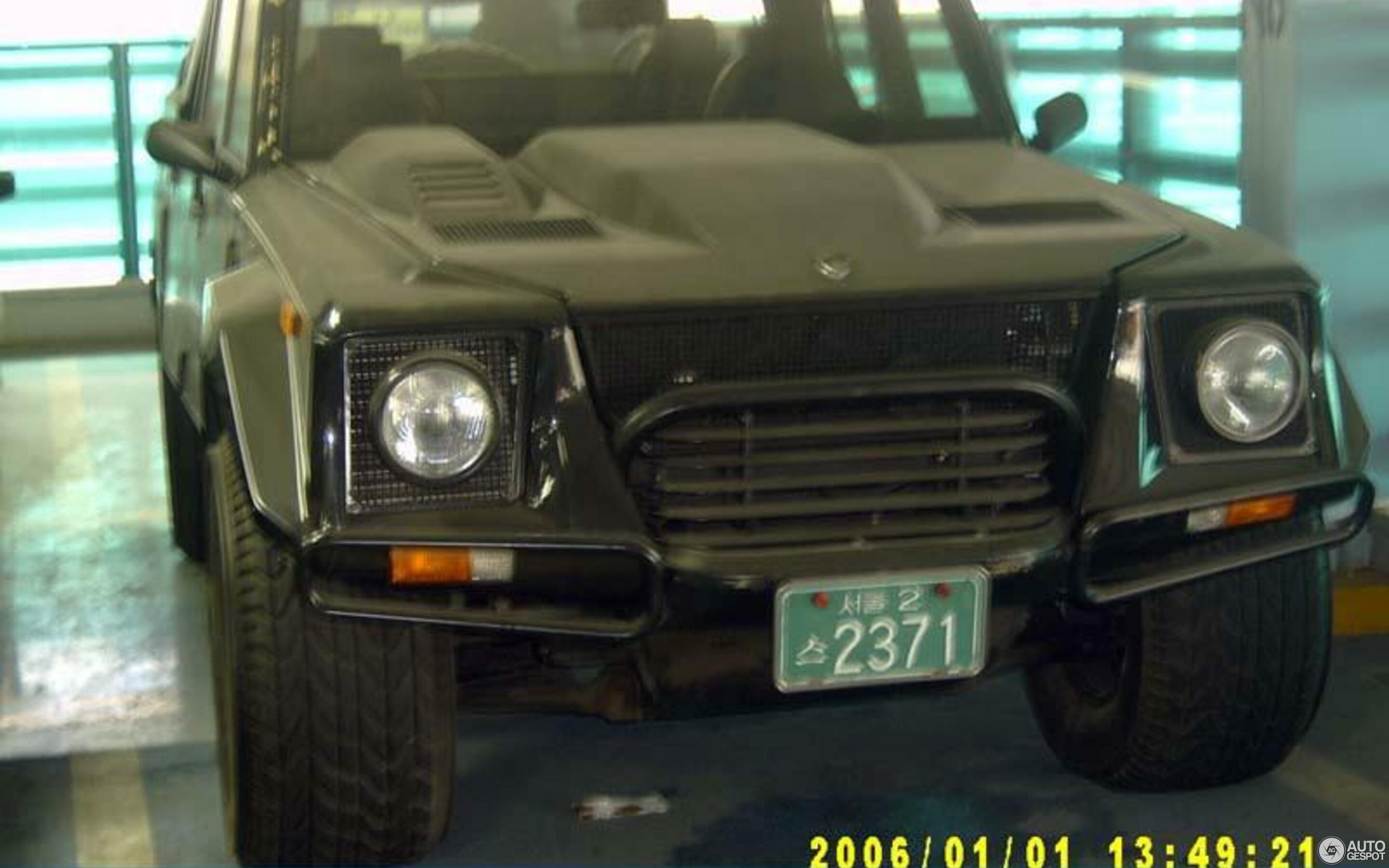 Lamborghini LM002