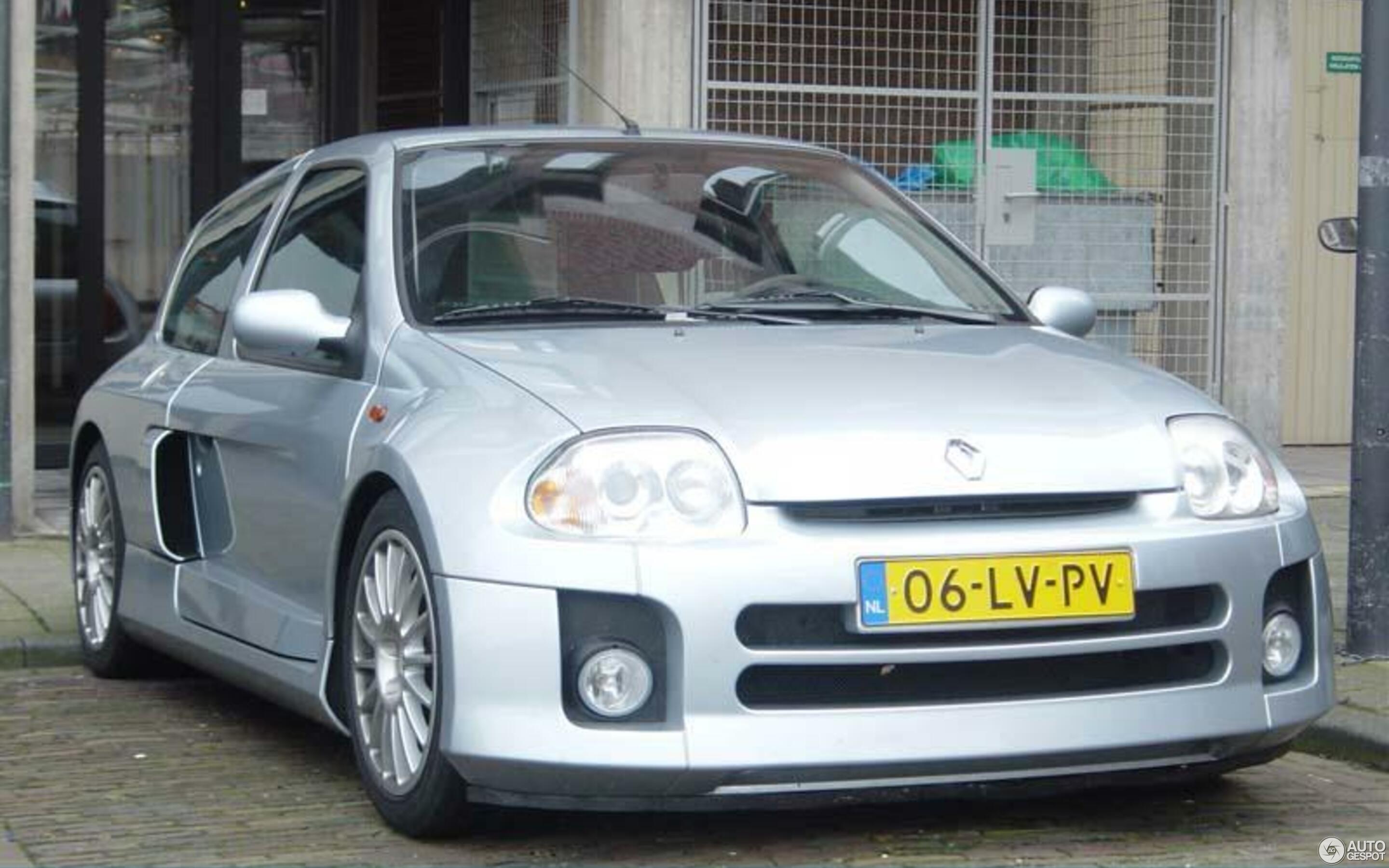 Renault Clio V6