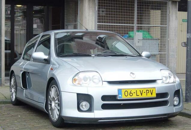 Renault Clio V6