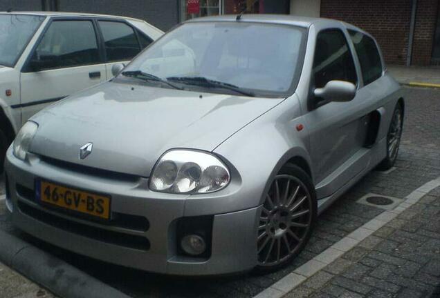 Renault Clio V6