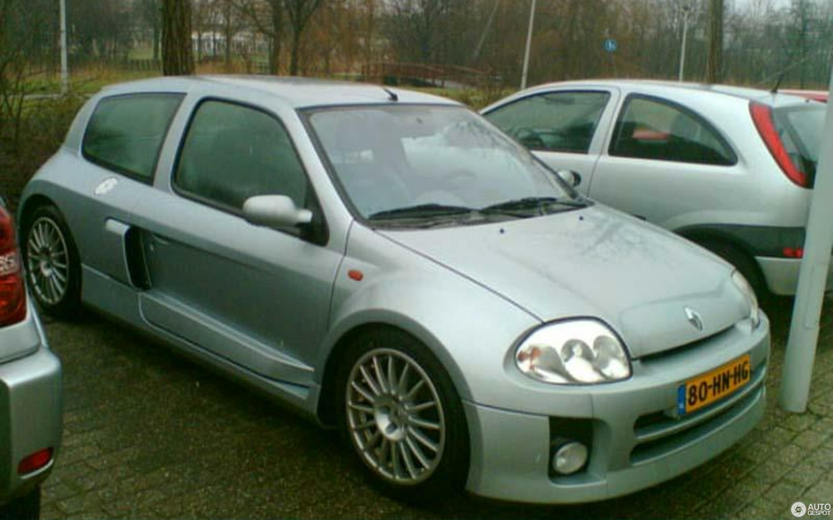 Renault Clio V6