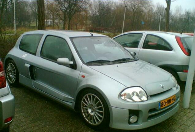 Renault Clio V6