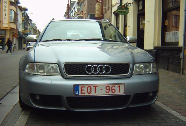 Audi RS4 Avant B5