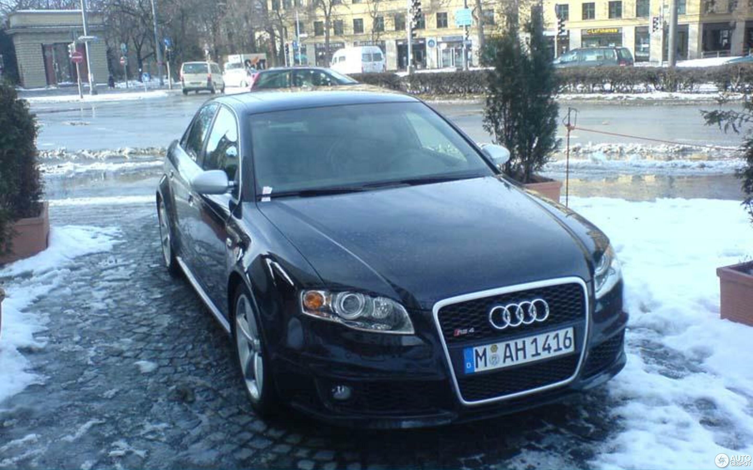 Audi RS4 Sedan