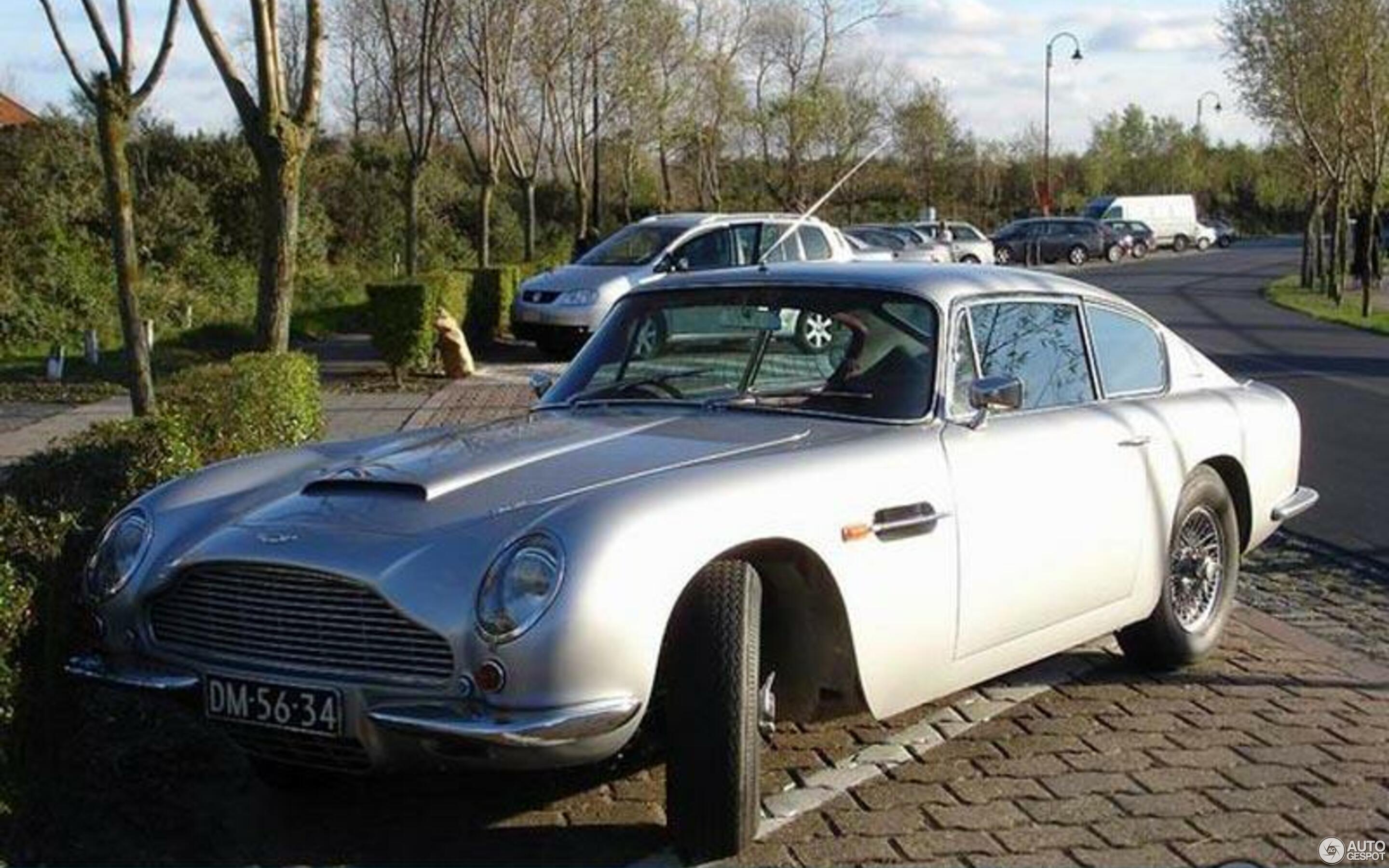 Aston Martin DB6 MKI