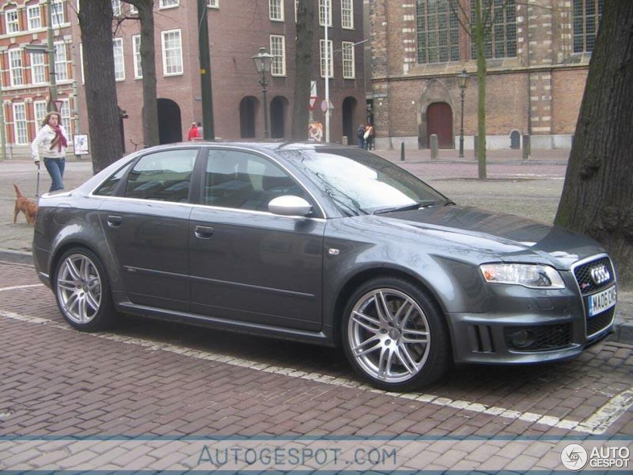 Audi RS4 Sedan