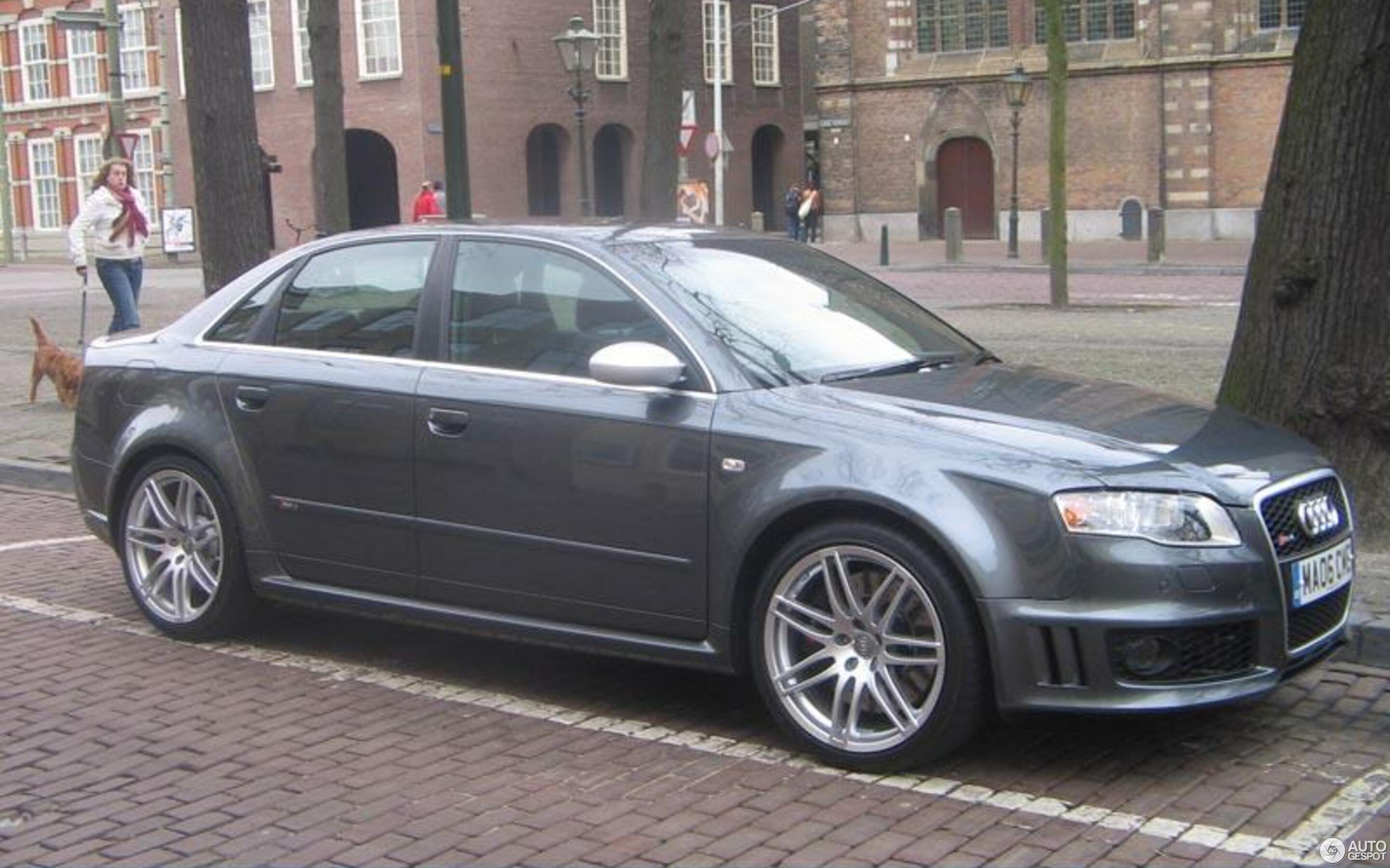 Audi RS4 Sedan