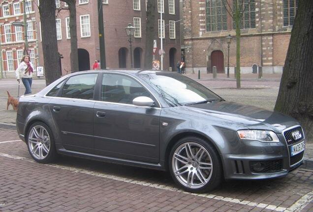 Audi RS4 Sedan