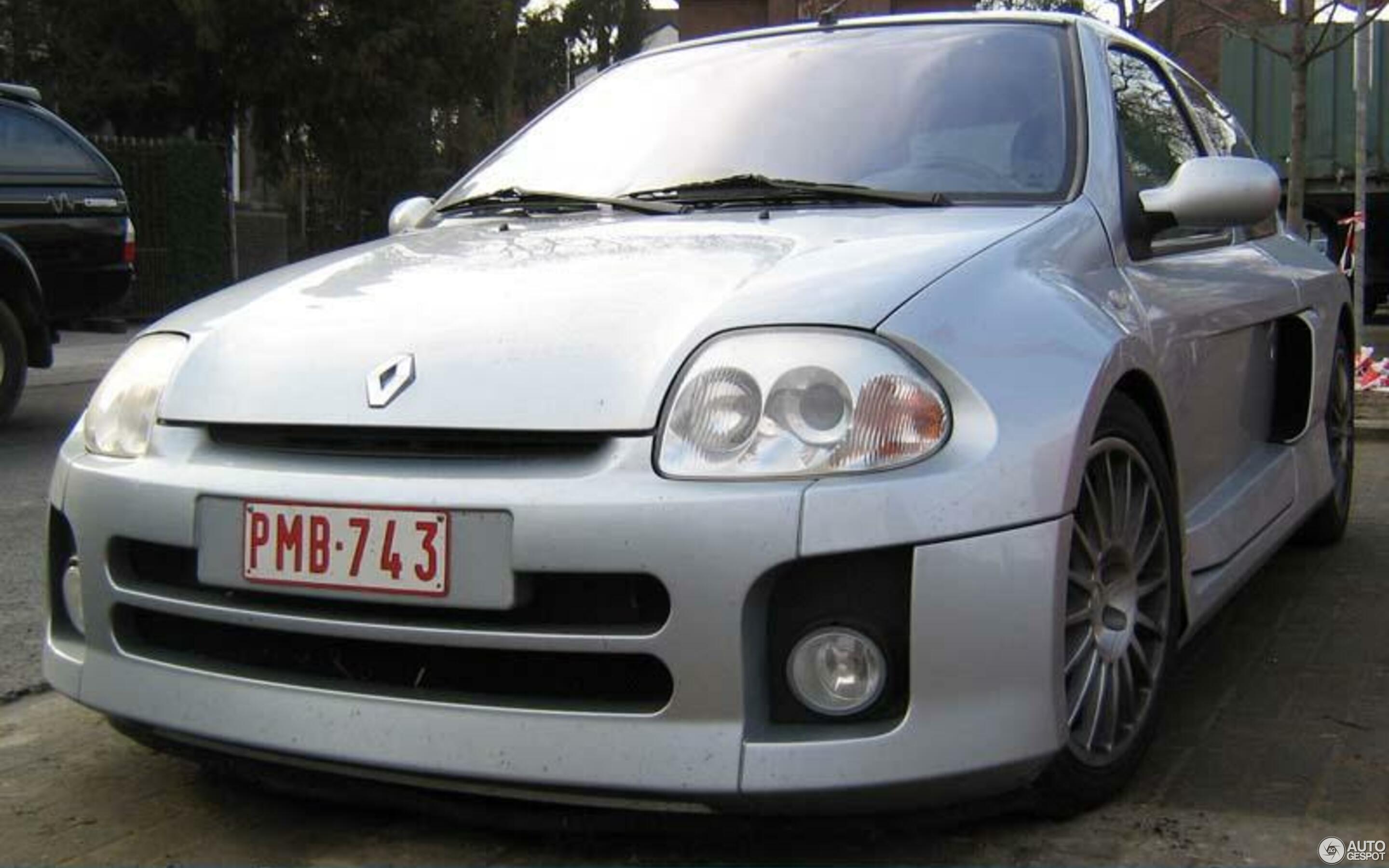 Renault Clio V6