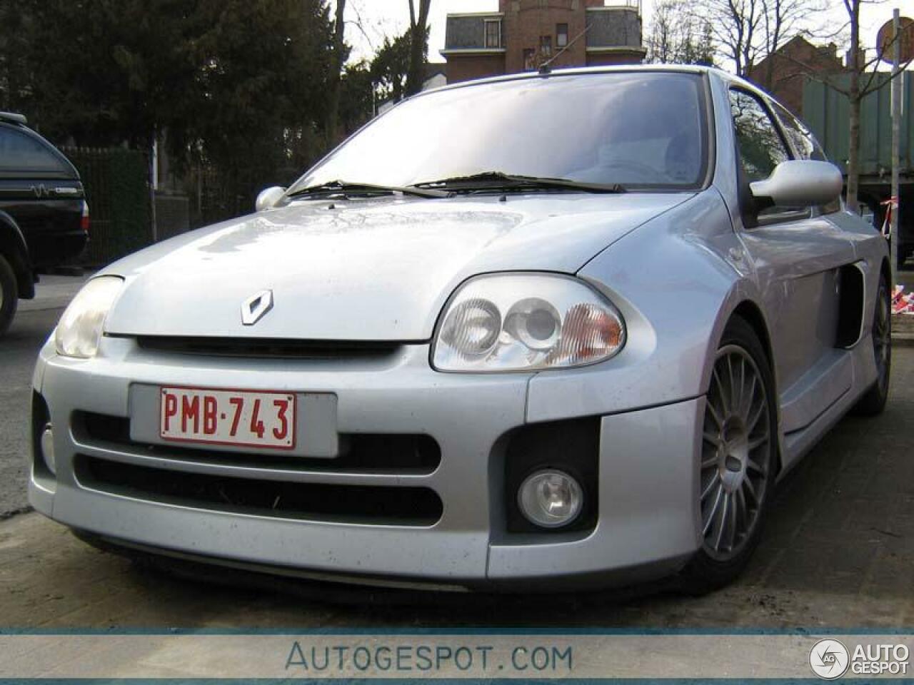 Renault Clio V6