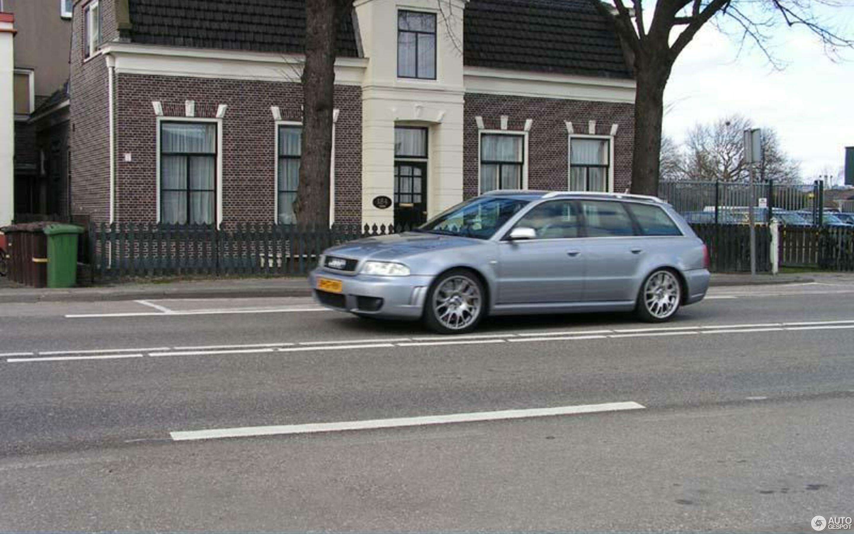 Audi RS4 Avant B5