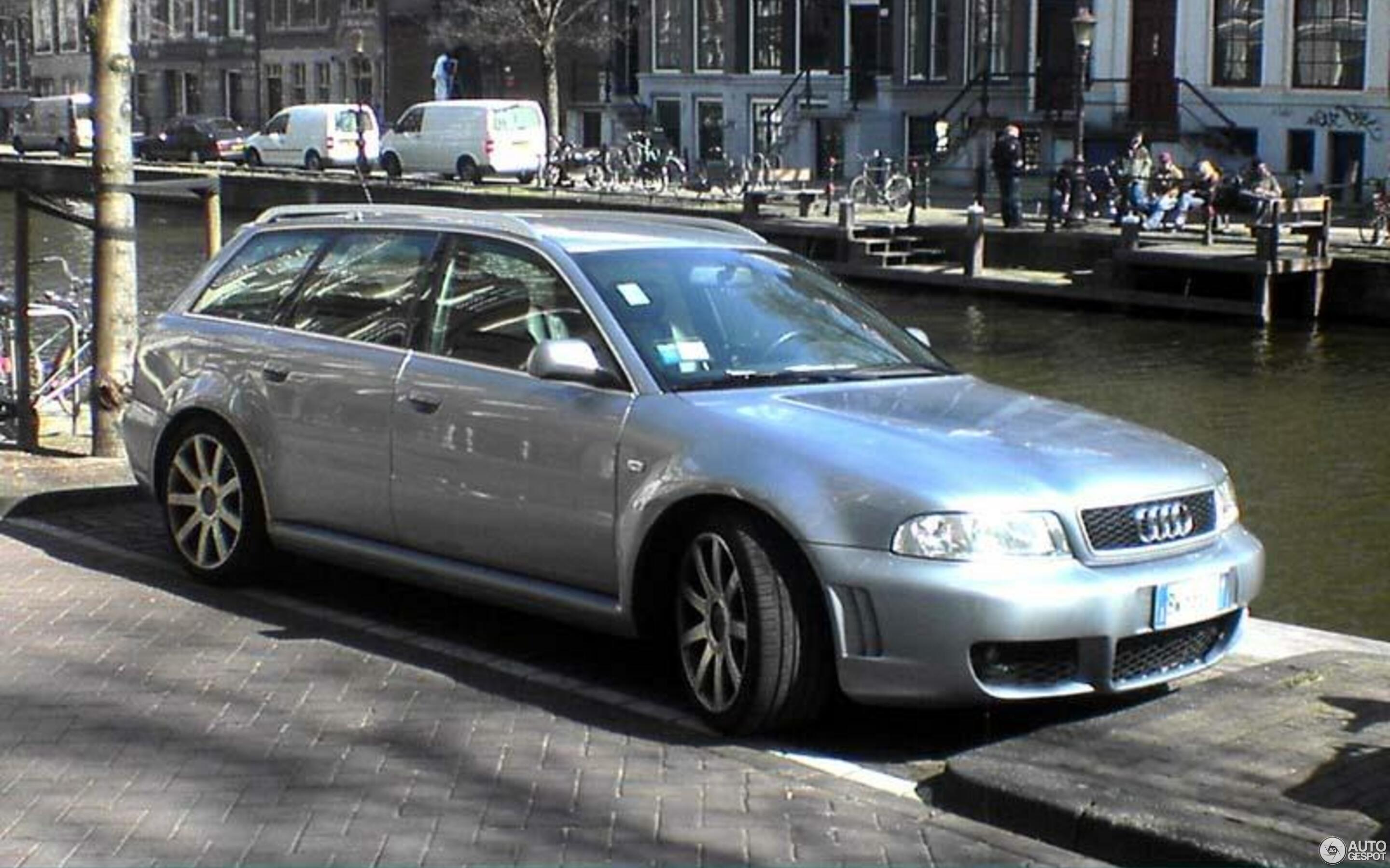 Audi RS4 Avant B5