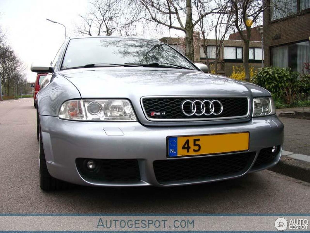 Audi RS4 Avant B5