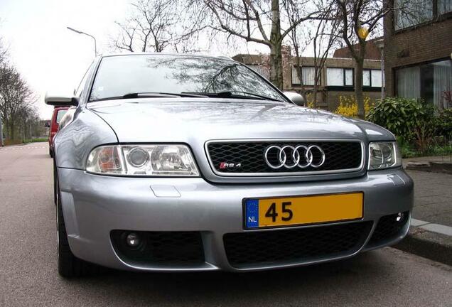 Audi RS4 Avant B5