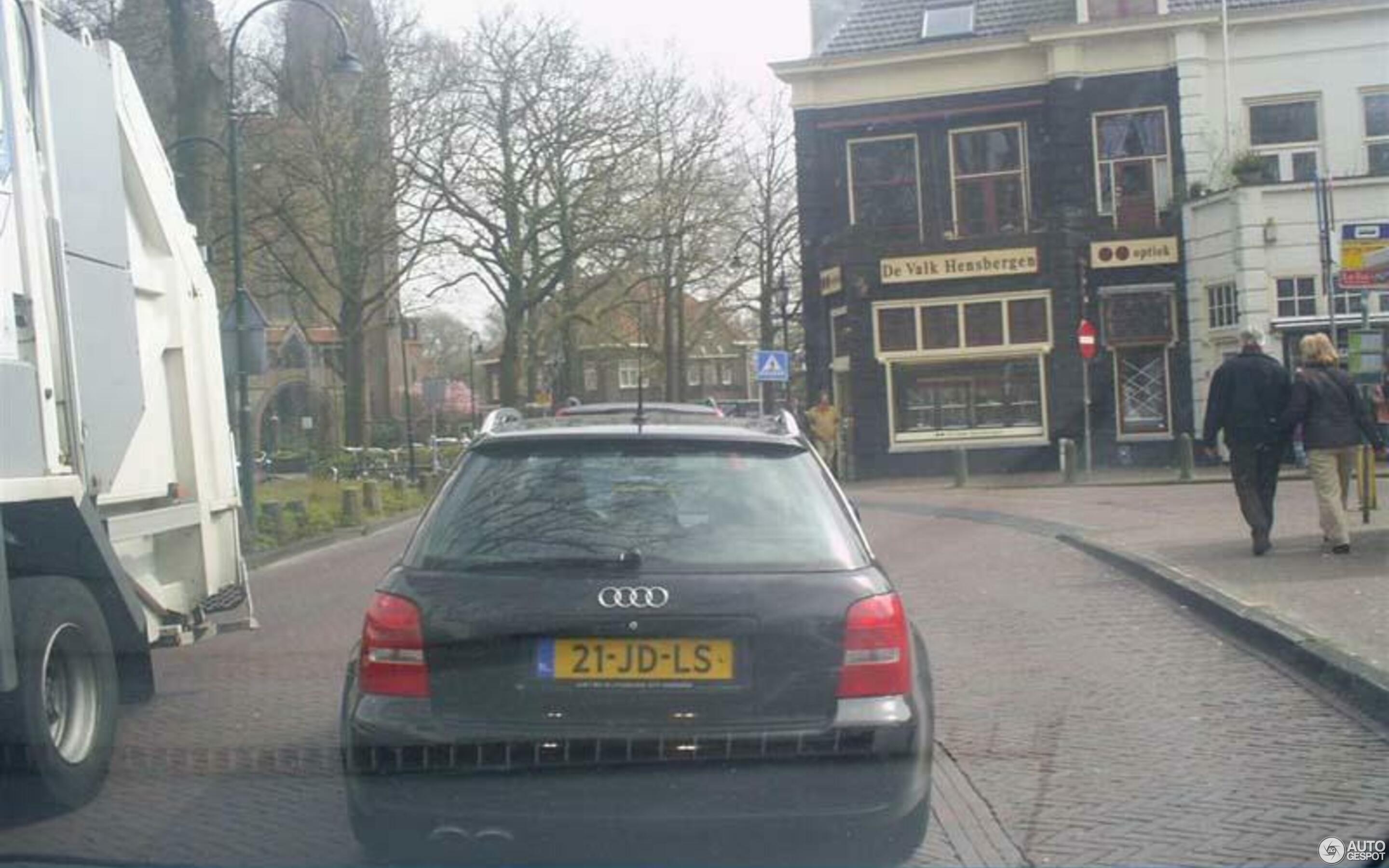 Audi RS4 Avant B5