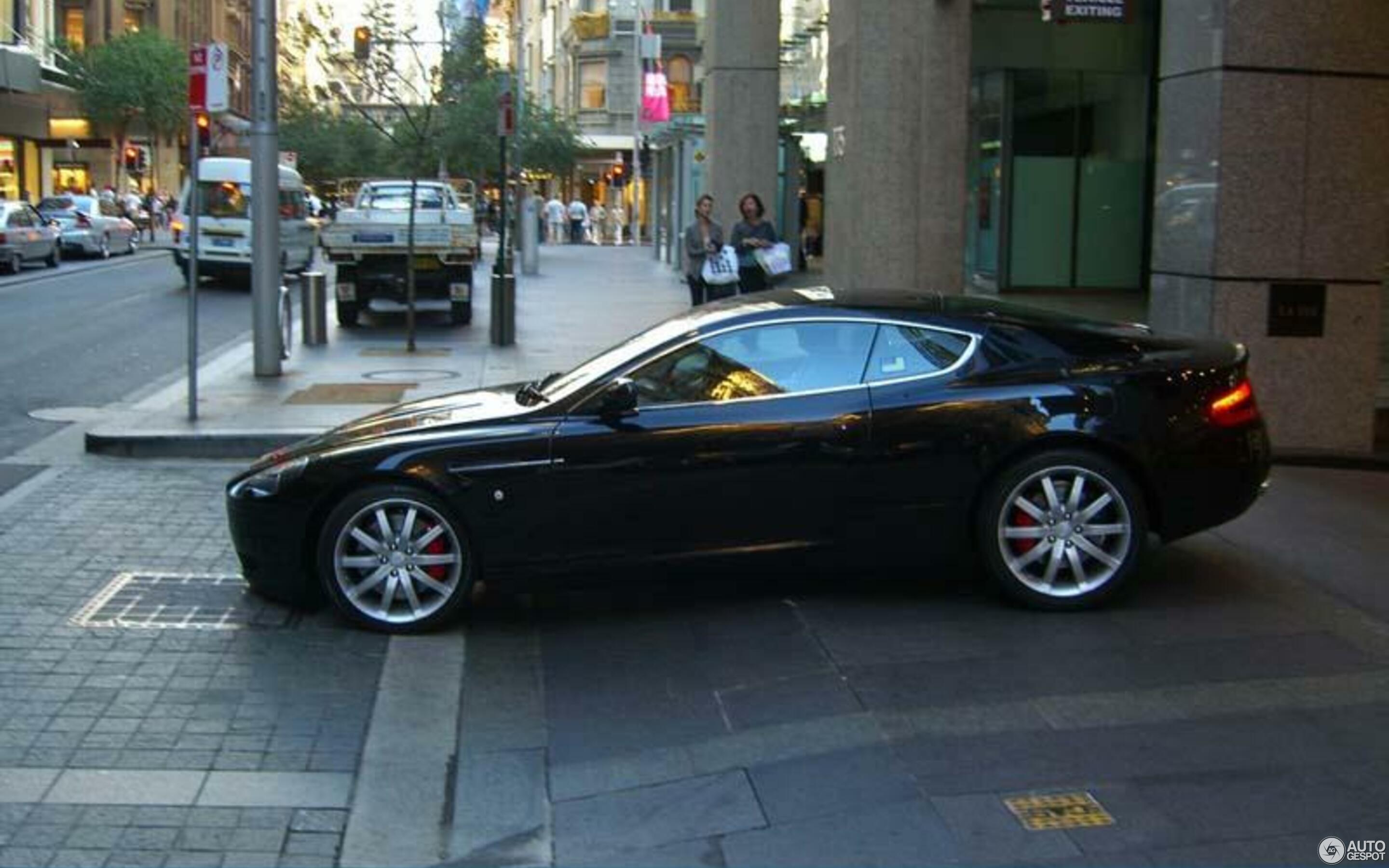 Aston Martin DB9