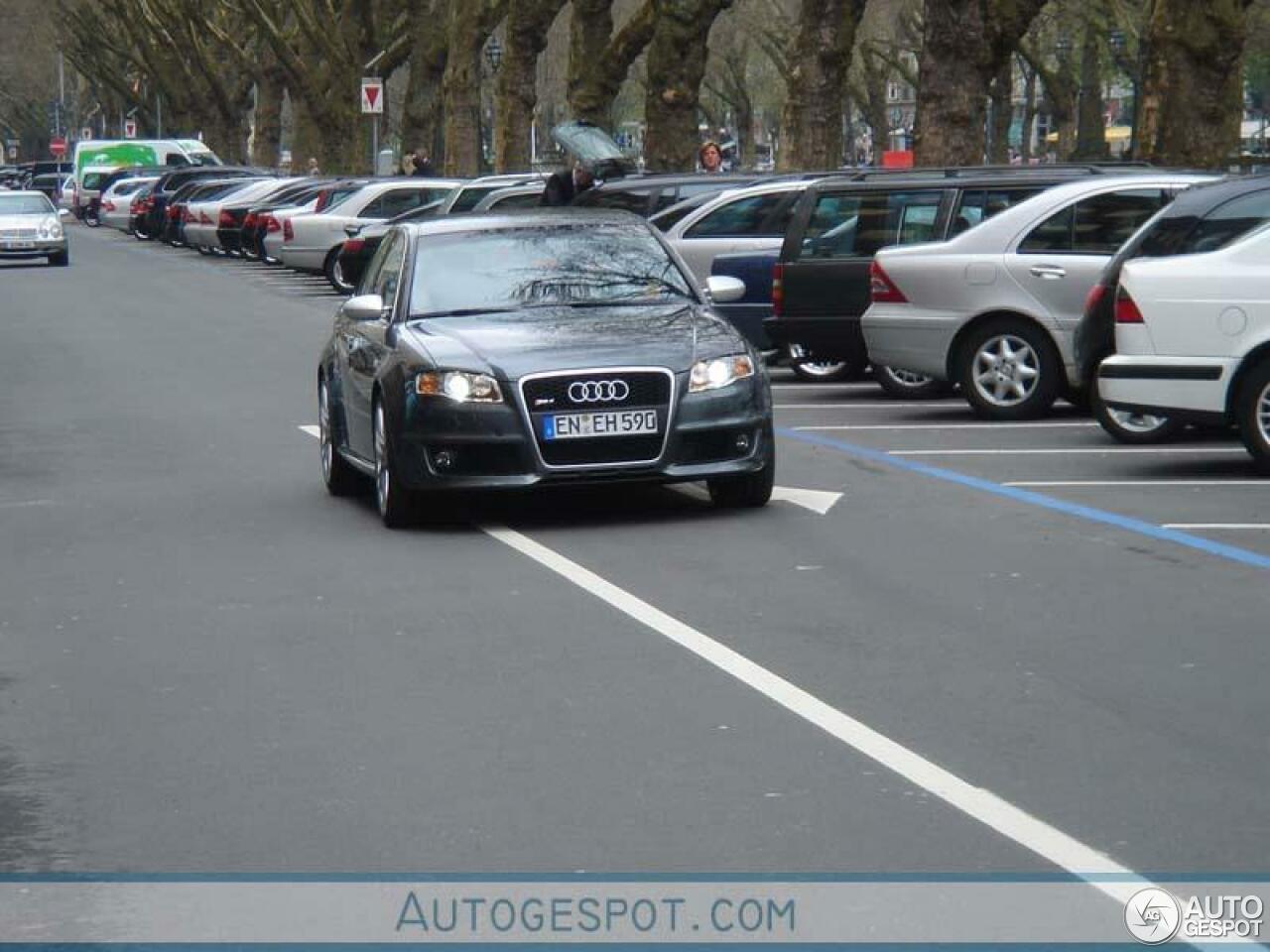 Audi RS4 Sedan