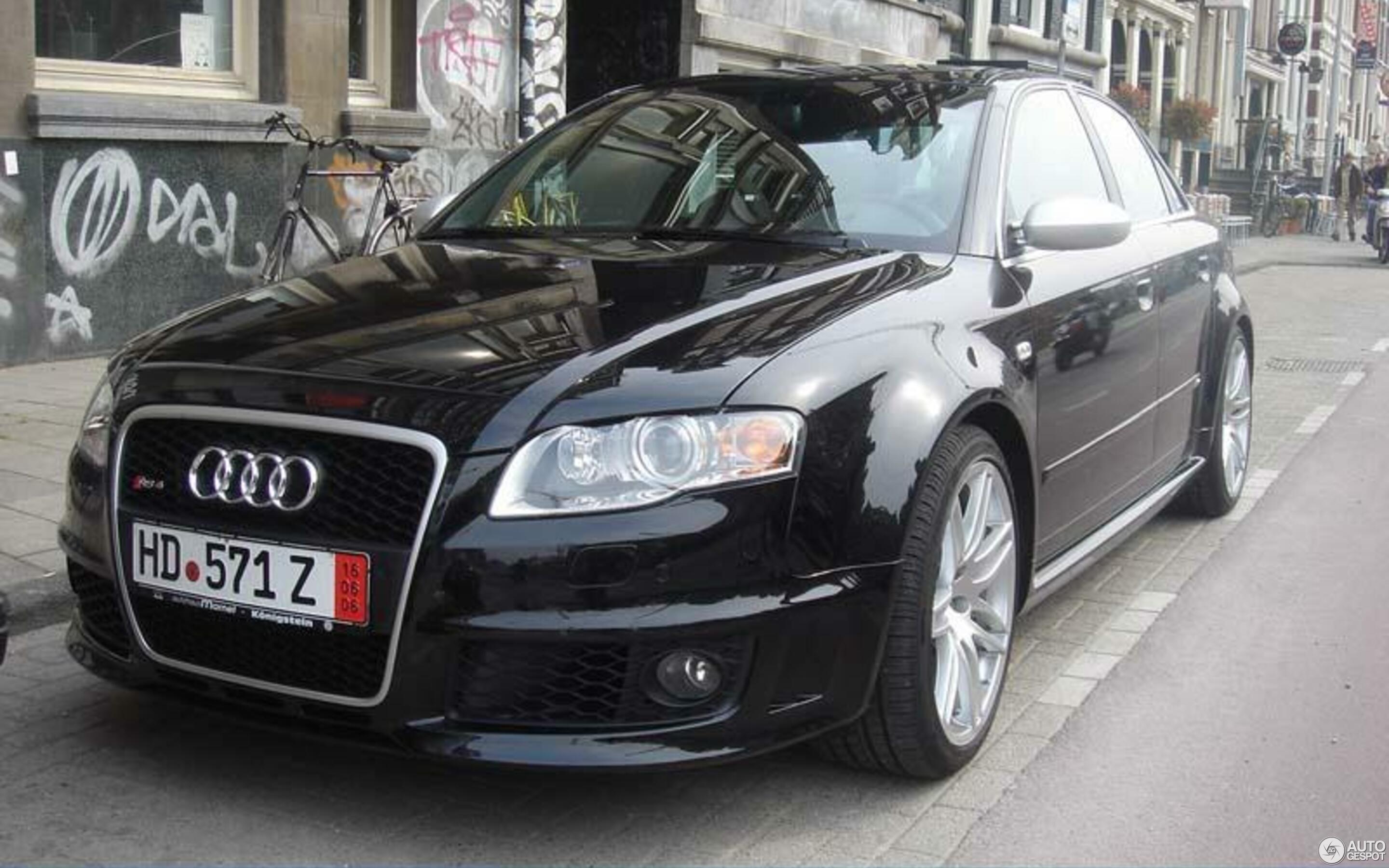 Audi RS4 Sedan