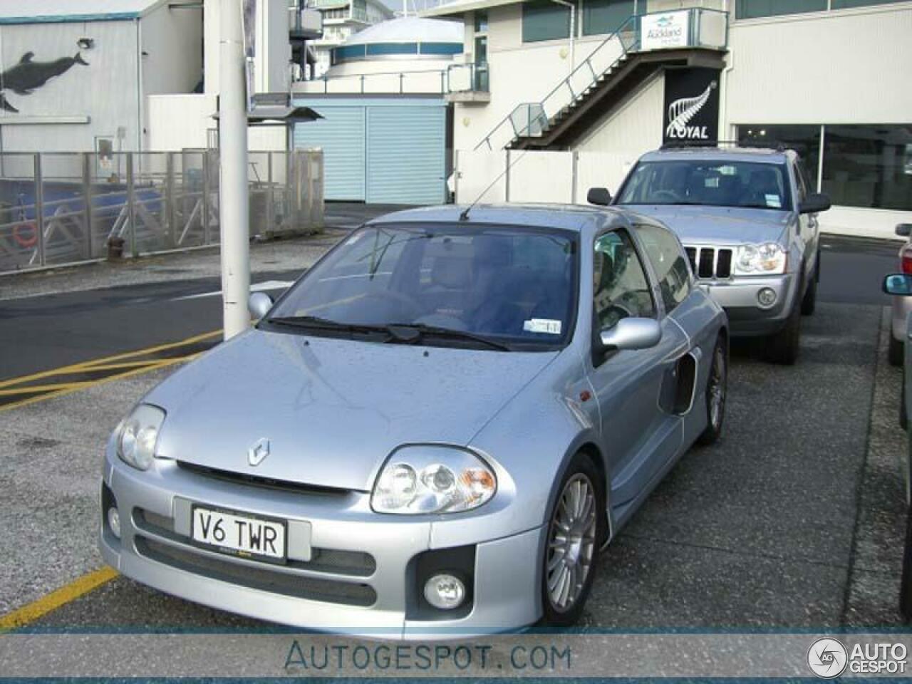 Renault Clio V6