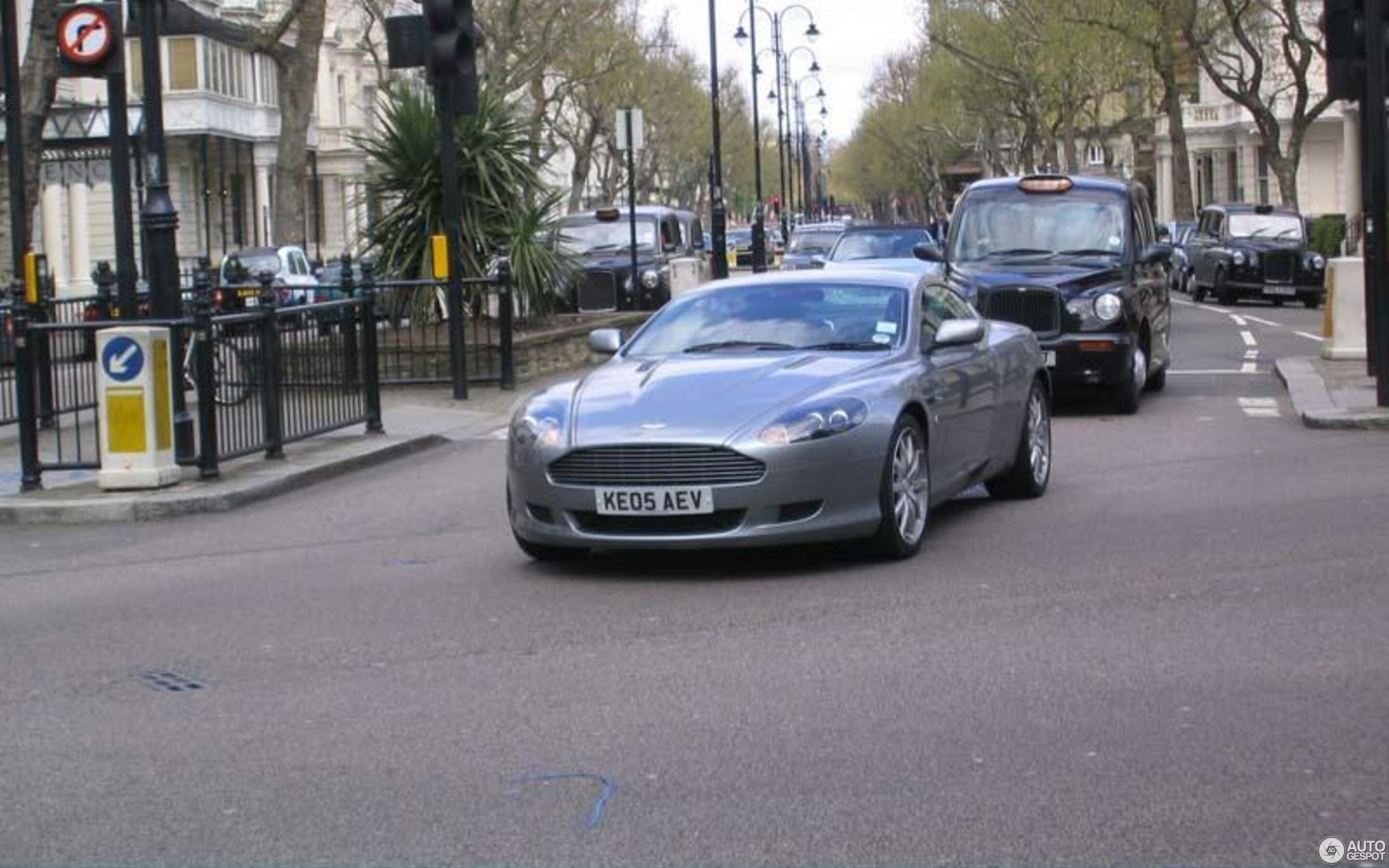 Aston Martin DB9