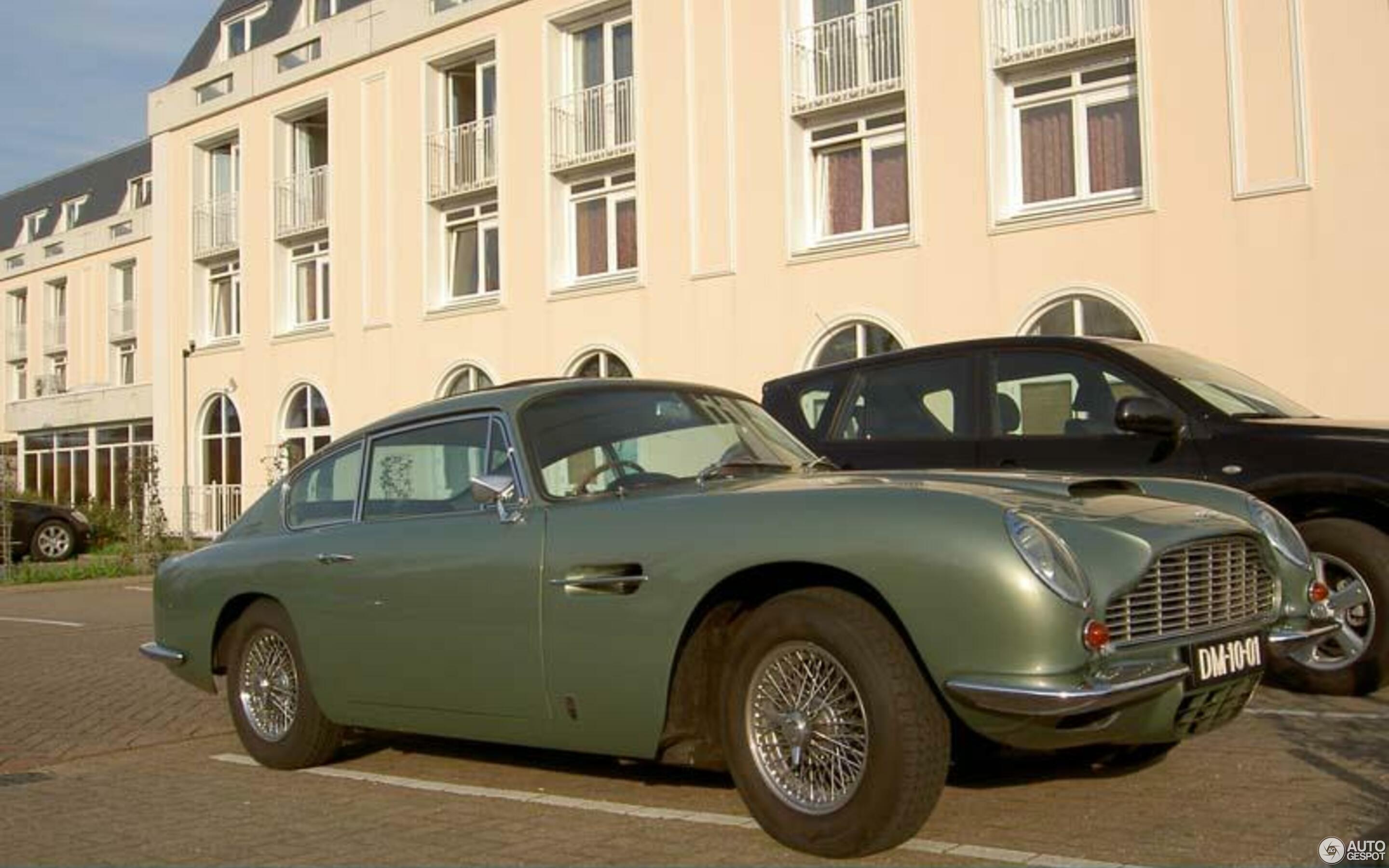 Aston Martin DB6 MKI