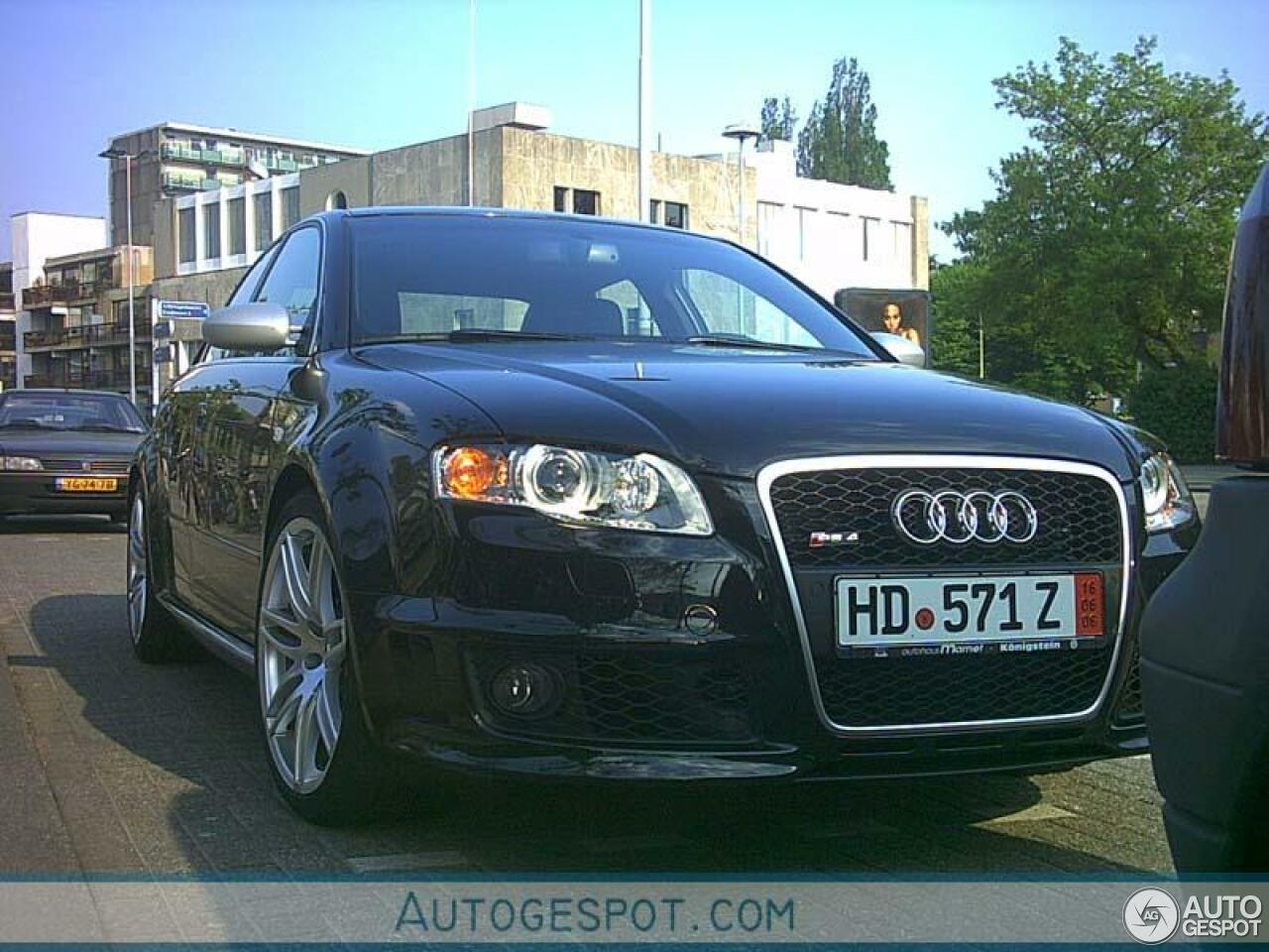 Audi RS4 Sedan