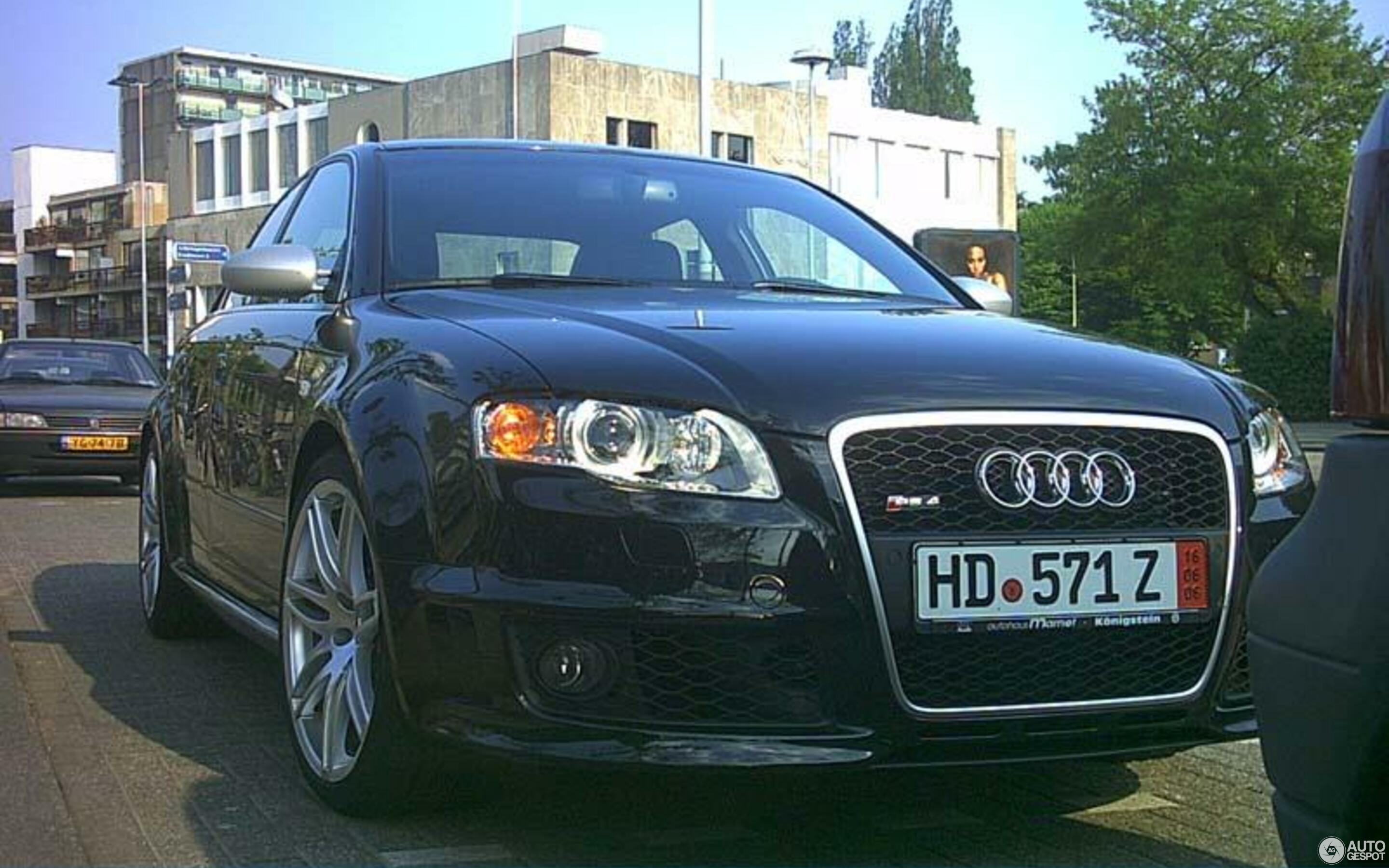 Audi RS4 Sedan