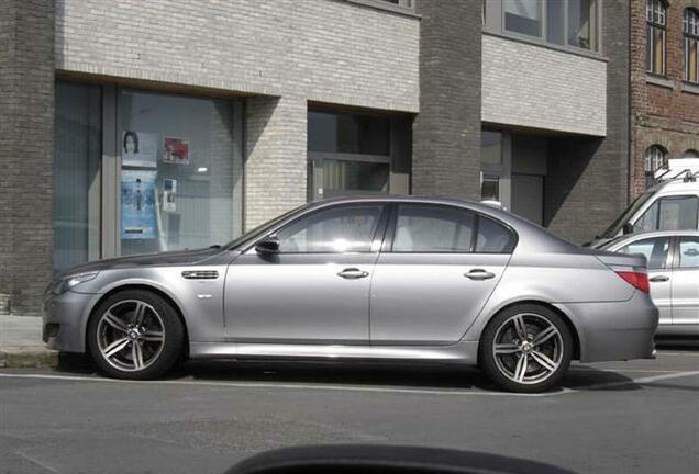 BMW M5 E60 2005