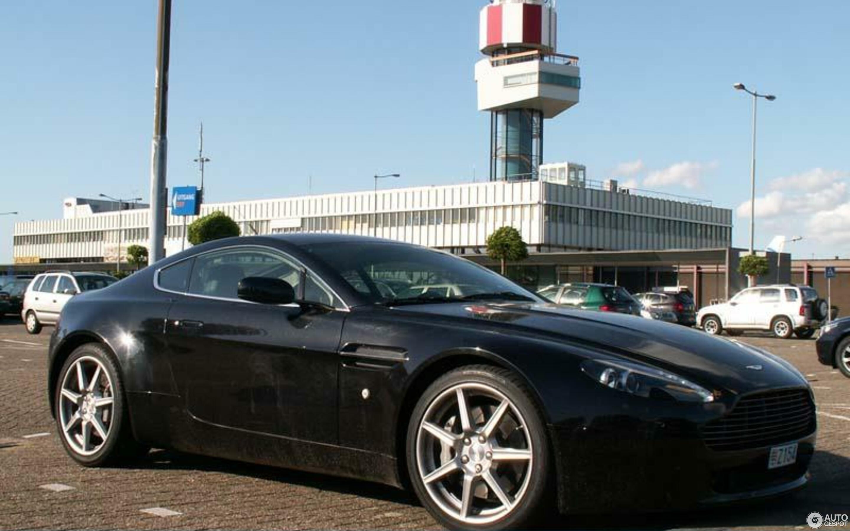 Aston Martin V8 Vantage