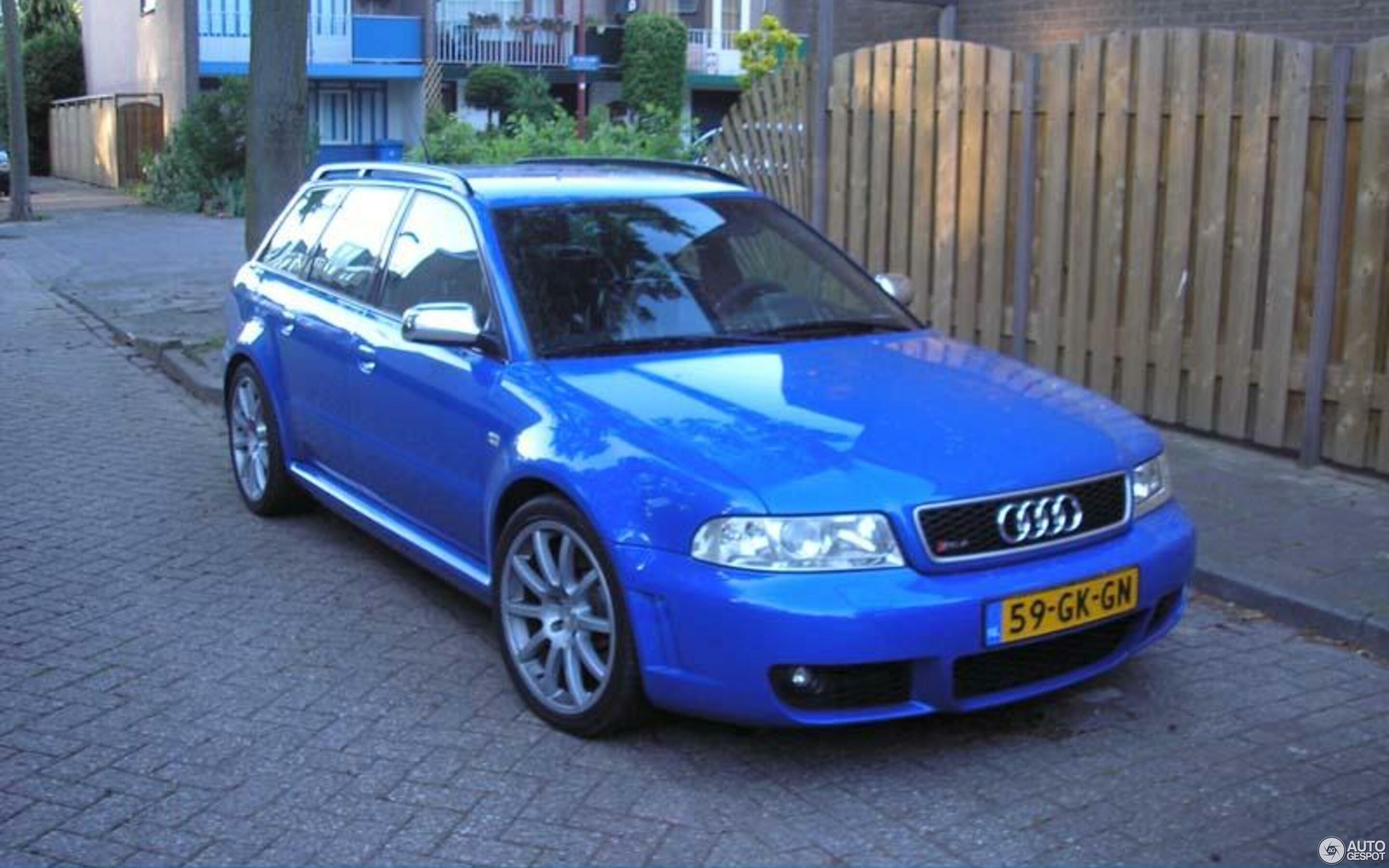 Audi RS4 Avant B5