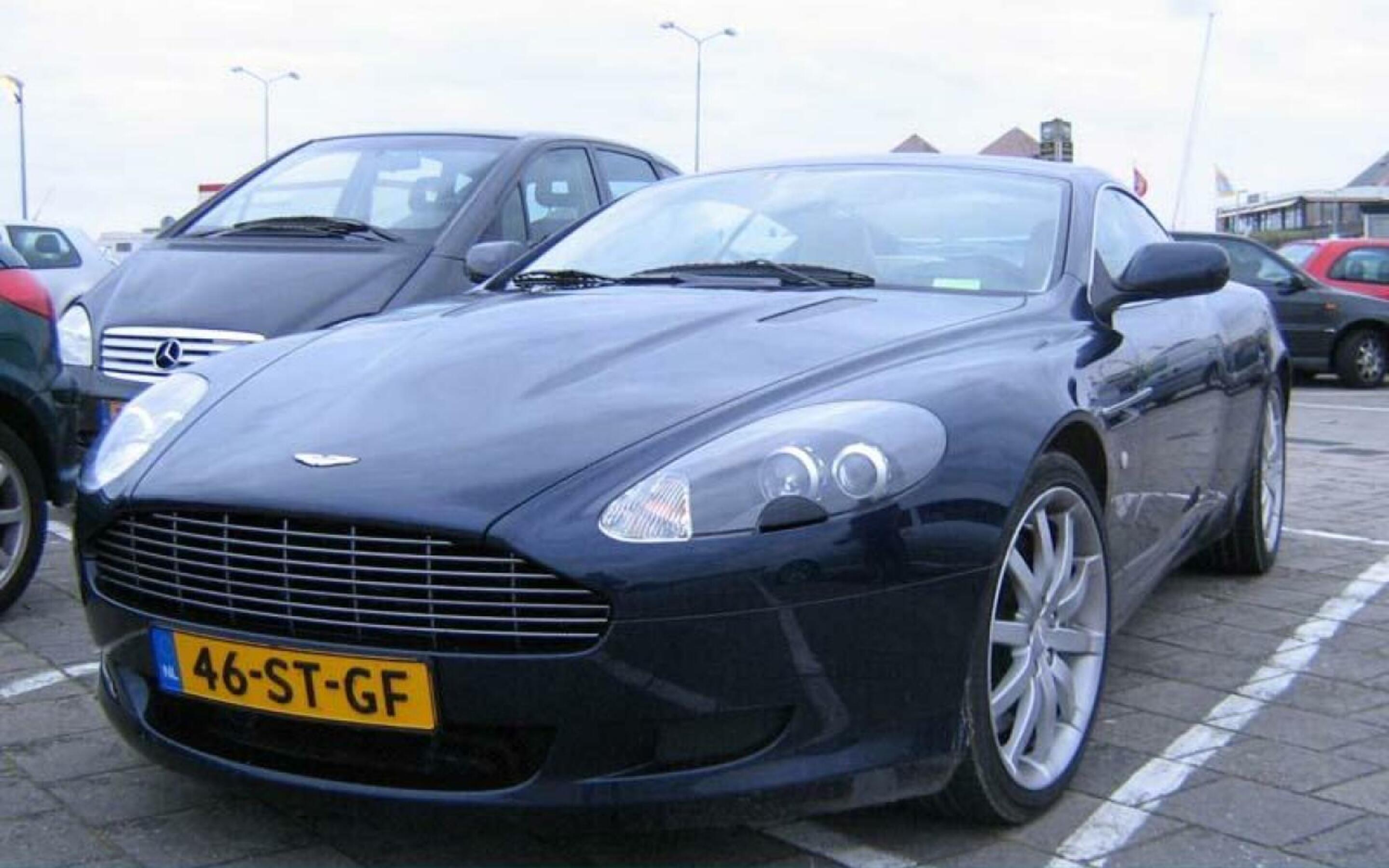 Aston Martin DB9