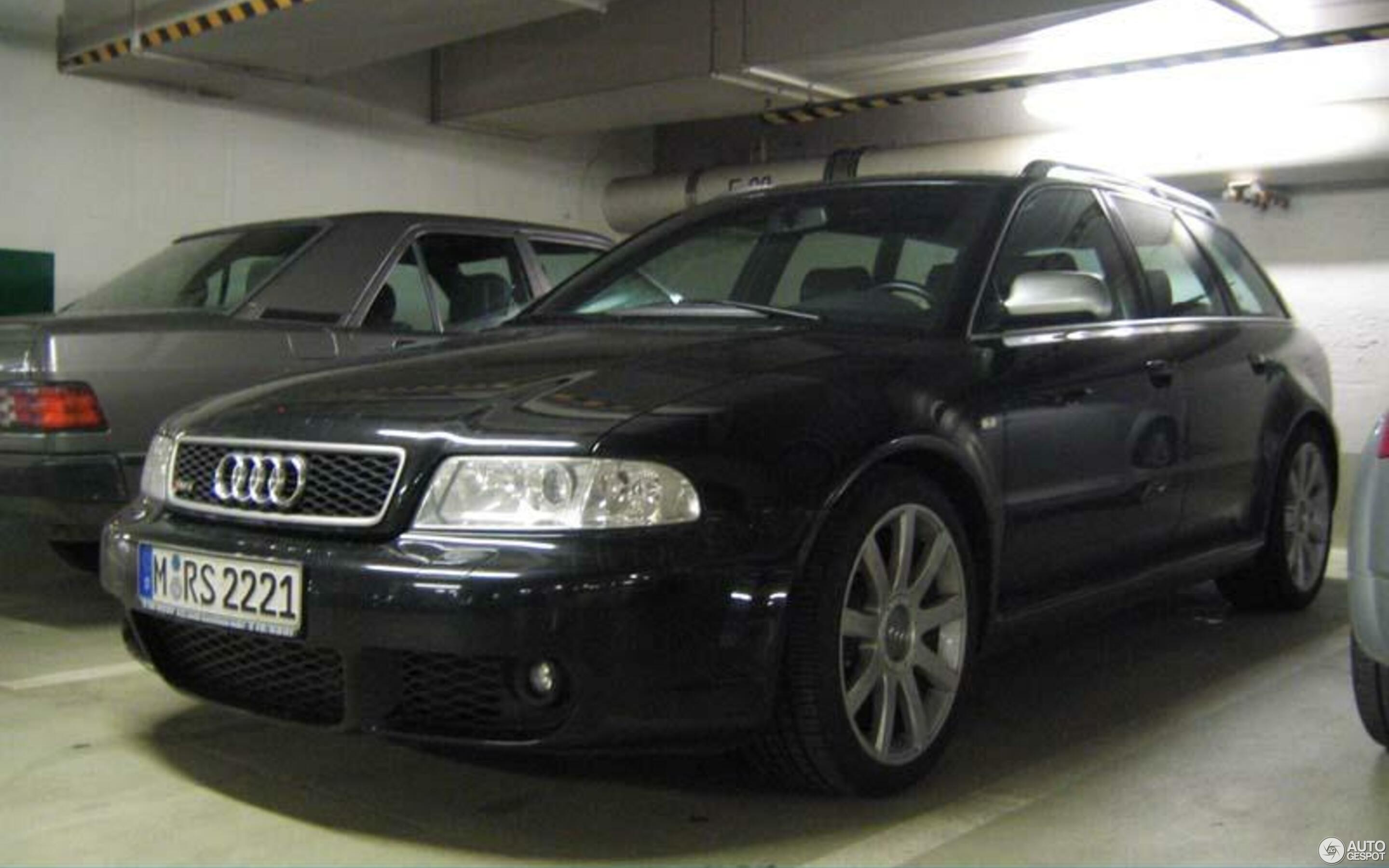 Audi RS4 Avant B5