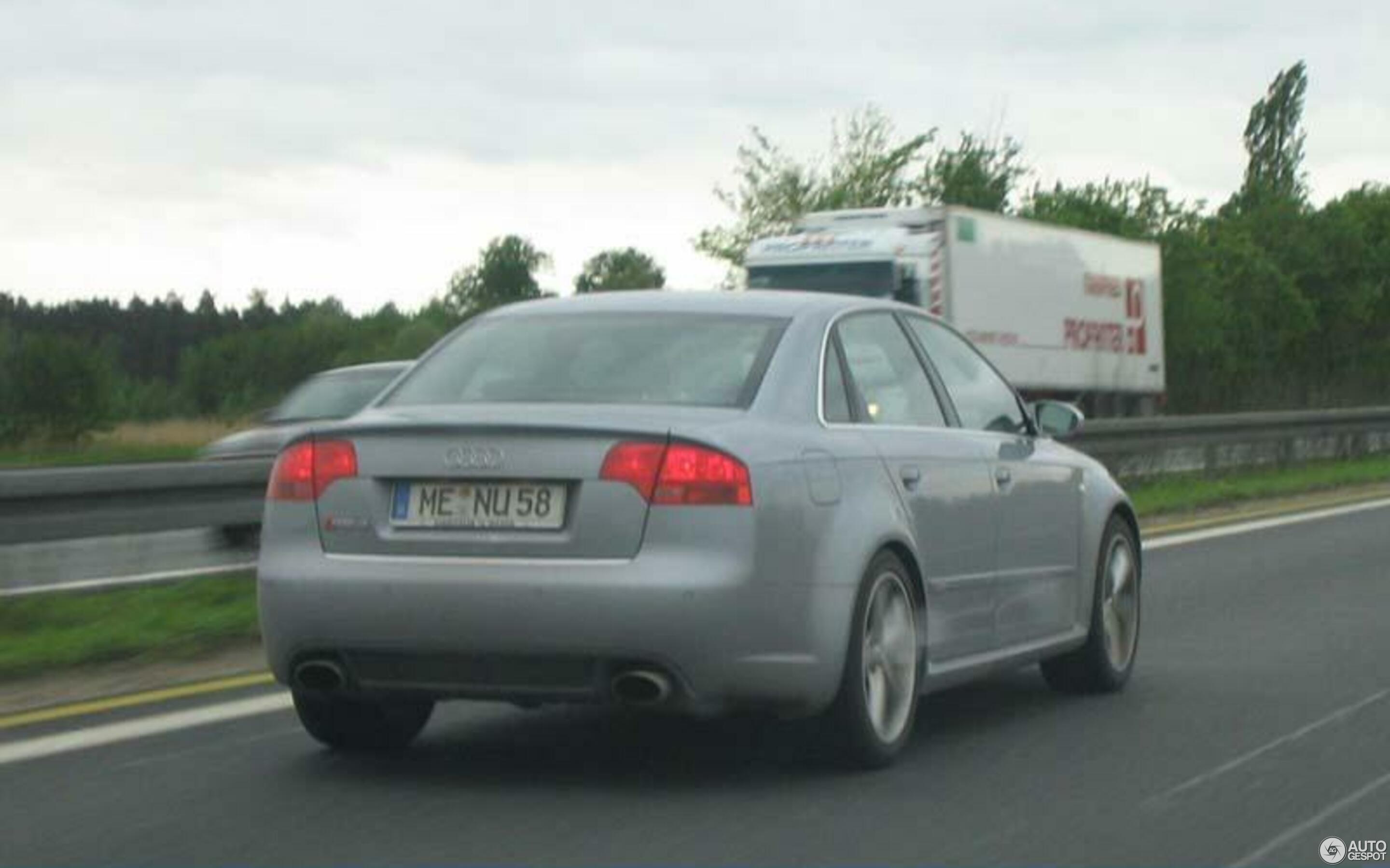 Audi RS4 Sedan